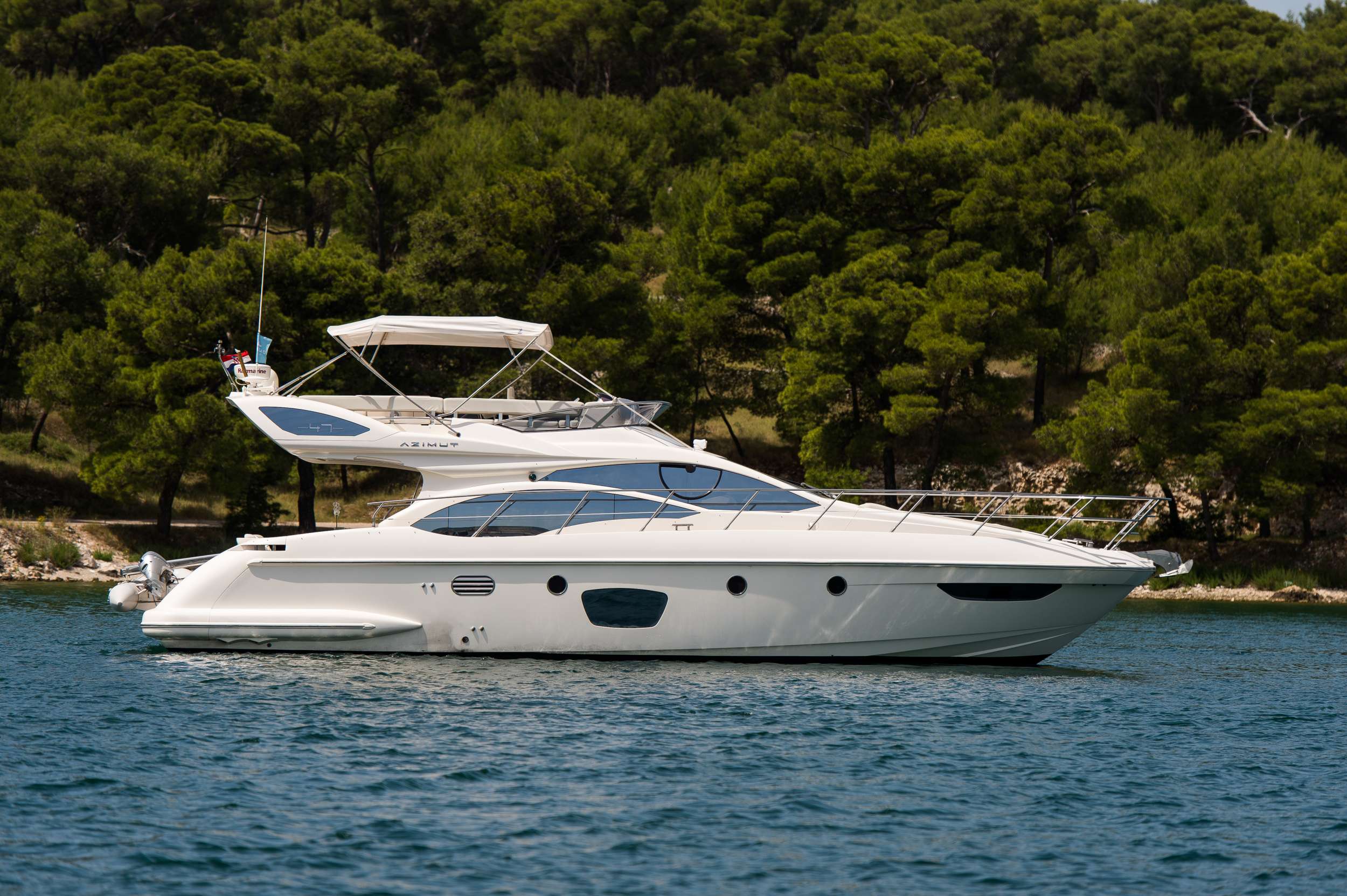 101 Motor yacht SKYFALL.jpg