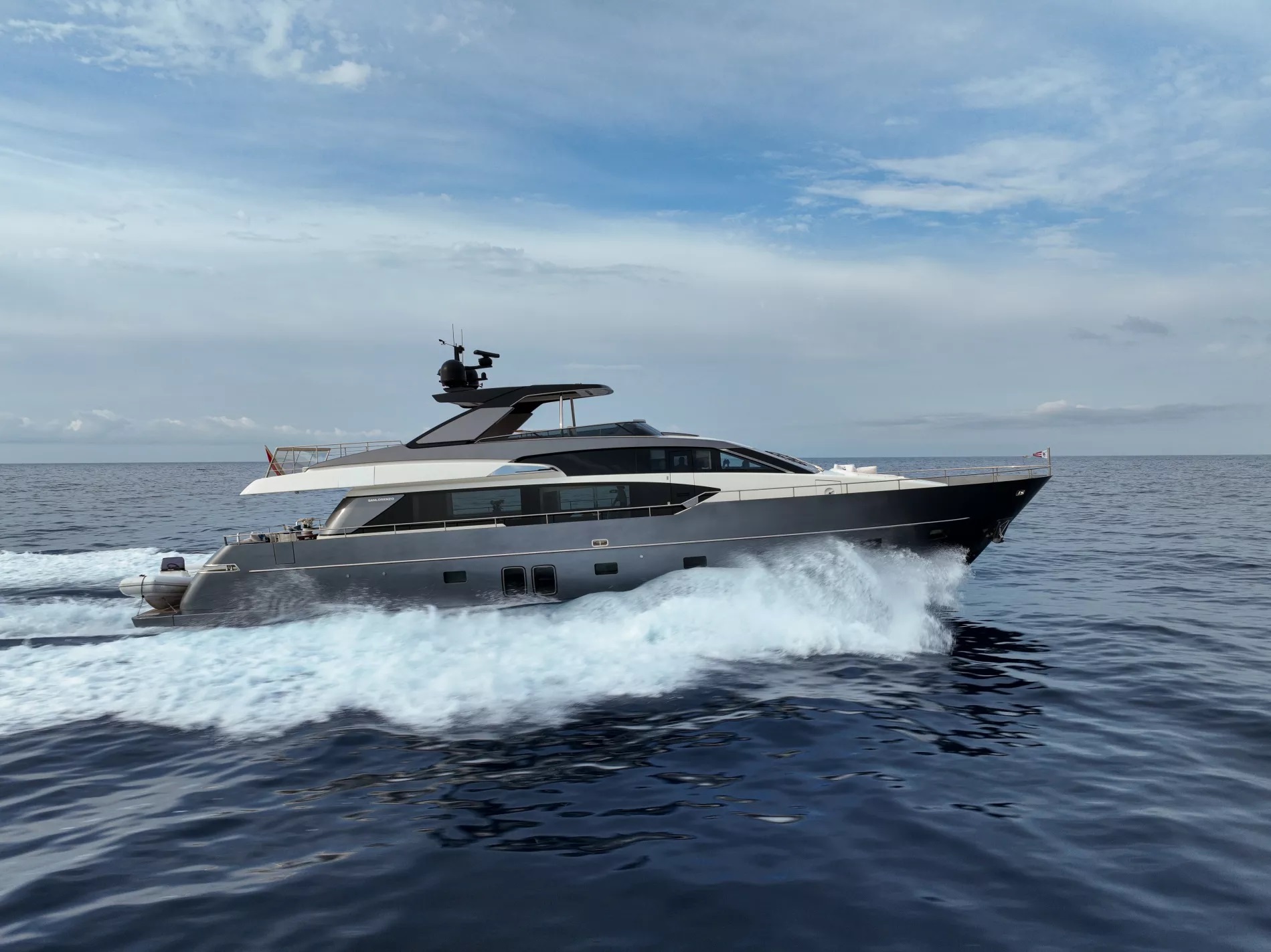 101 Motor yacht TWIN FISH.jpg