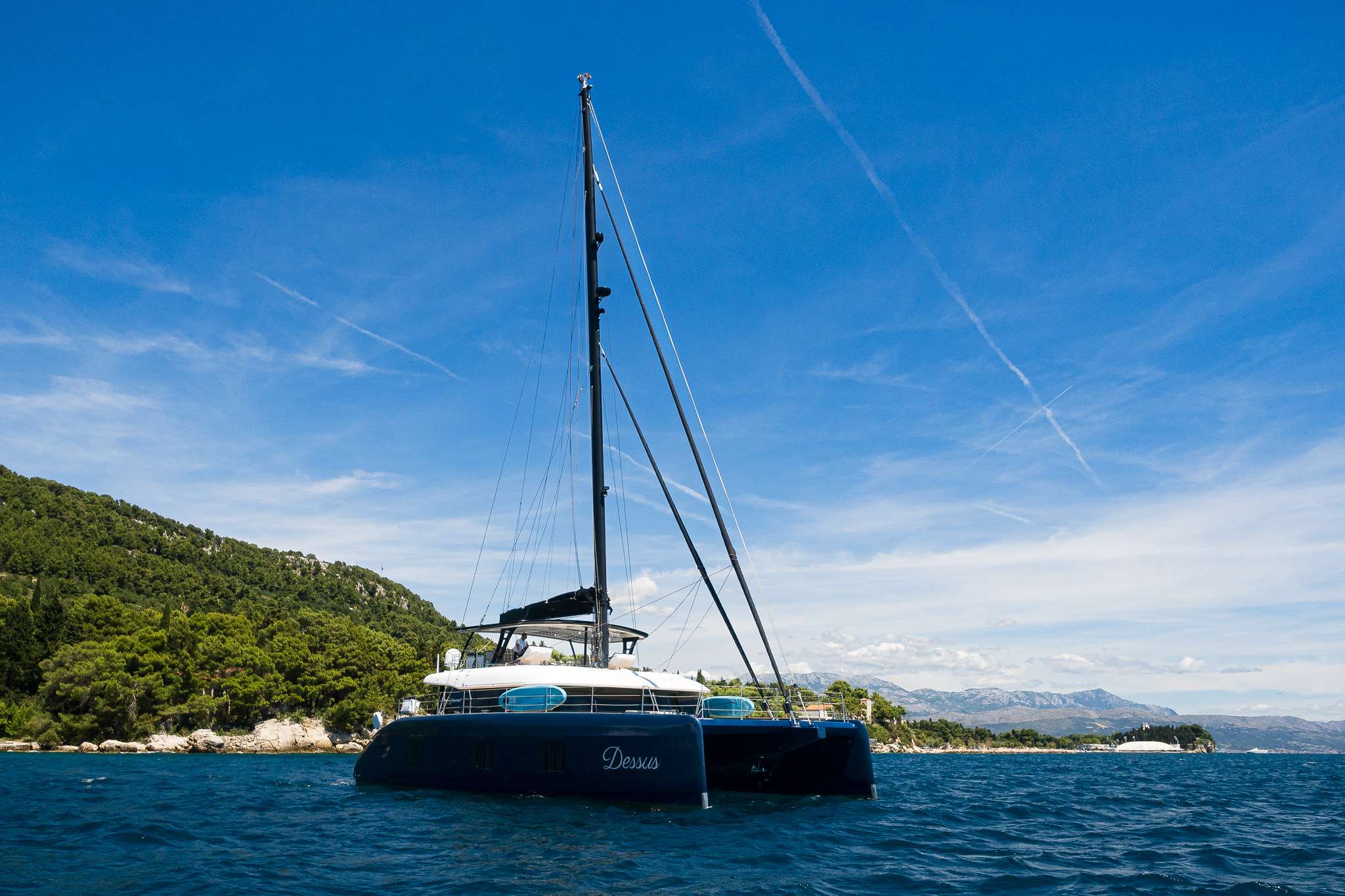 101 Sailing catamaran DESSUS.jpg