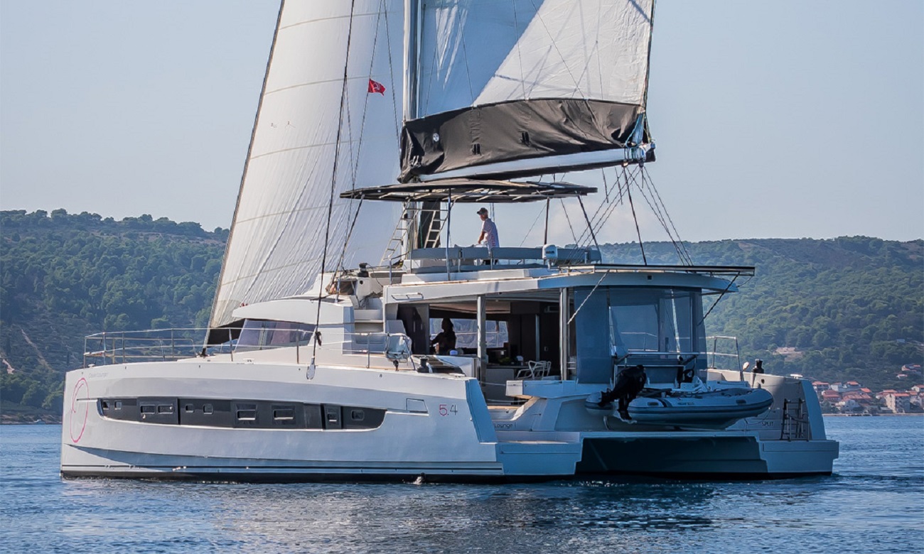 101 Sailing catamaran OCEAN LOUNGE.jpg