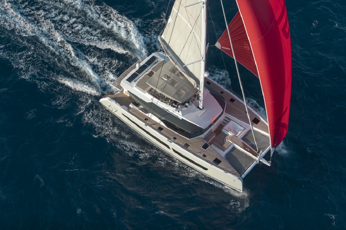 101 Sailing catamaran SUNMOON (sistership).jpg