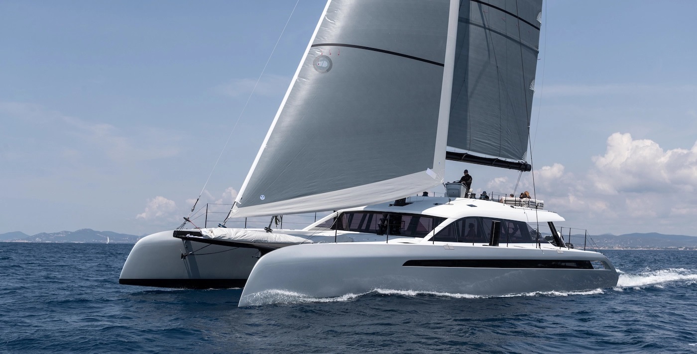 101 Sailing catamaran WONDERFUL.jpg