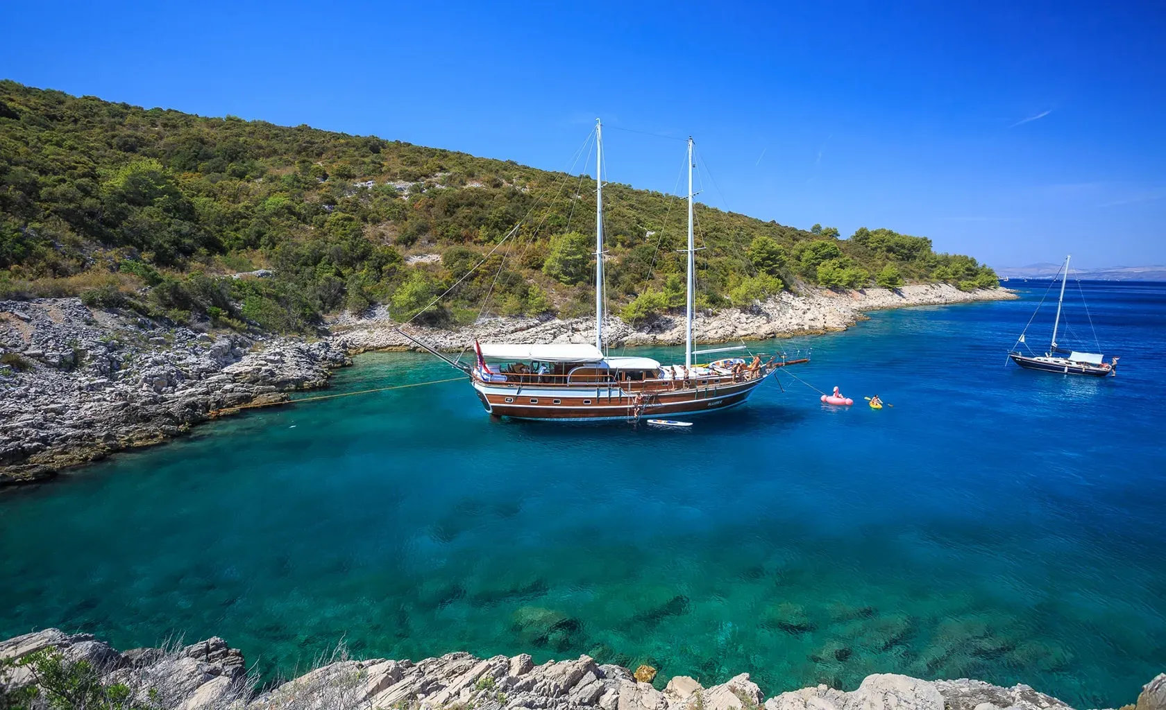 101 Sailing yacht ALLURE E 04.jpg