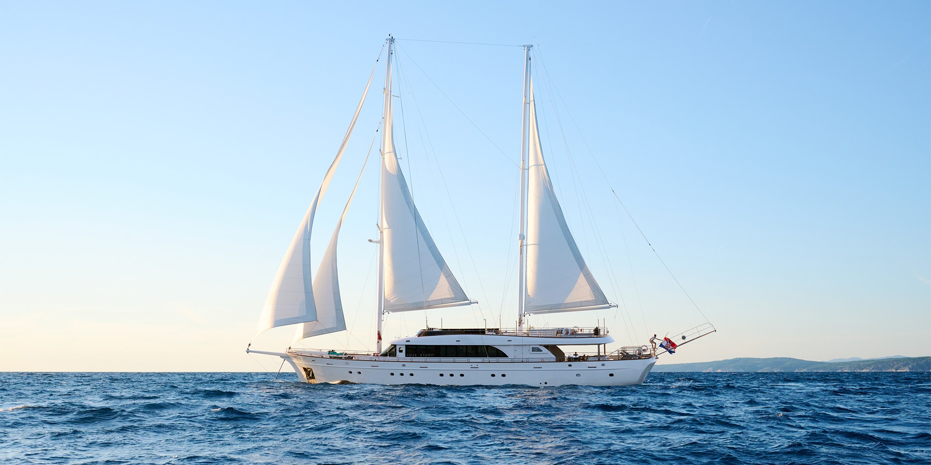 101 Sailing yacht CATALEYA.jpg