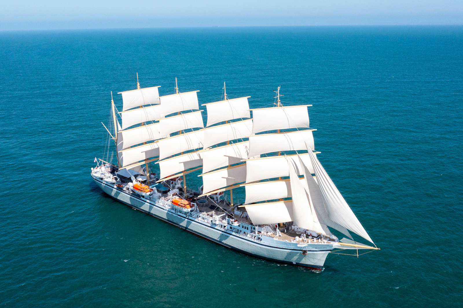 101 Sailing yacht GOLDEN HORIZON.jpg