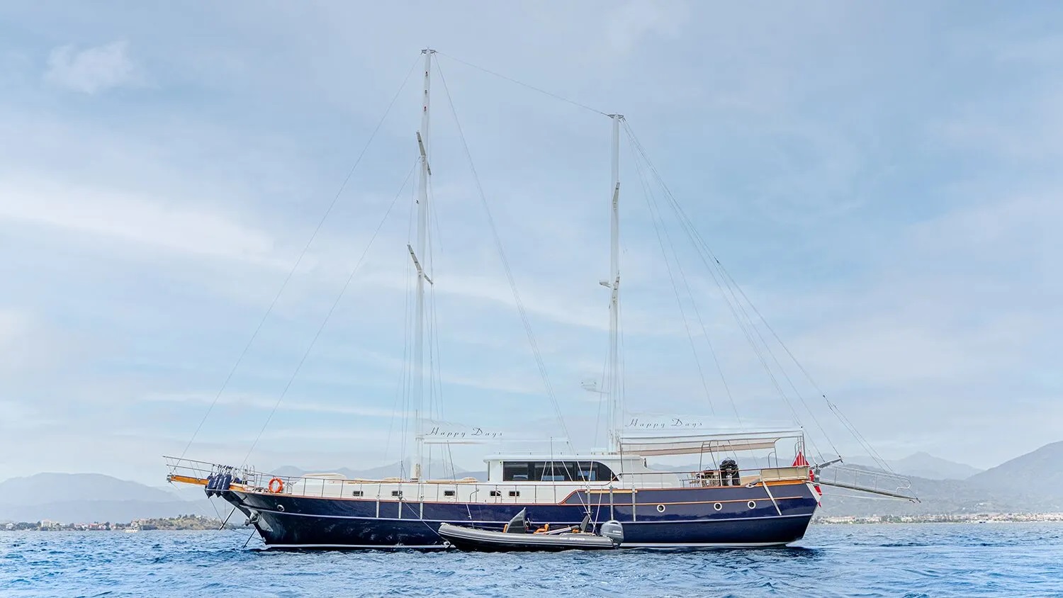 101 Sailing yacht HAPPY DAYS.jpg