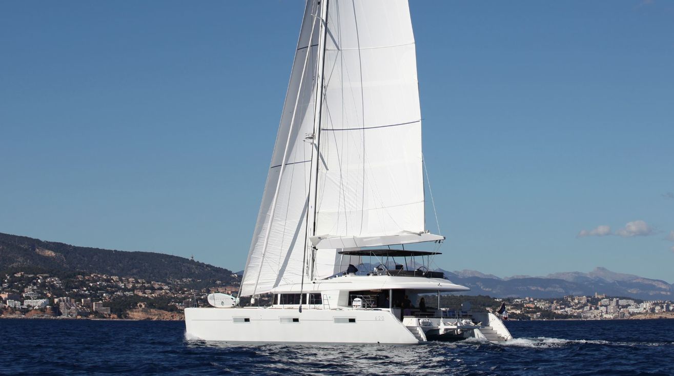101 Sailing yacht LADY M.jpg