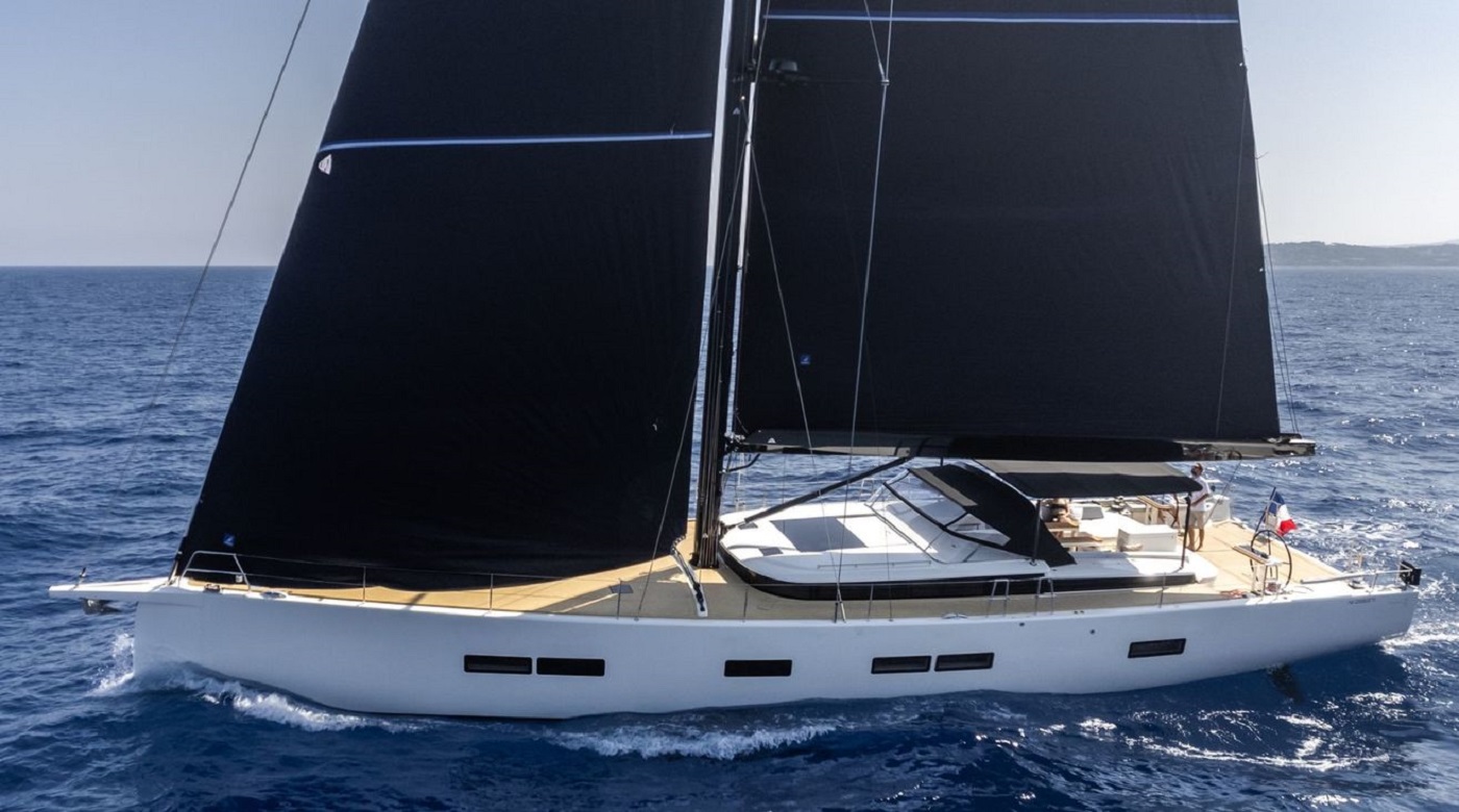 101 Sailing yacht MYSTIC.jpg
