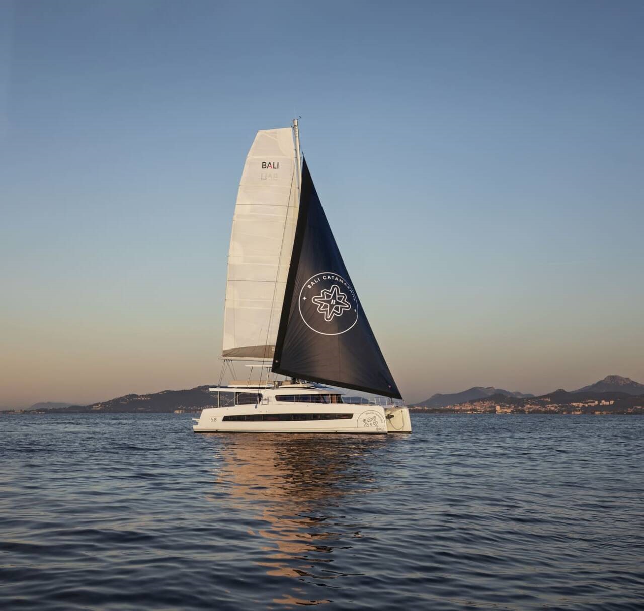 101 Sailing yacht NEW HORIZONS 4.jpg