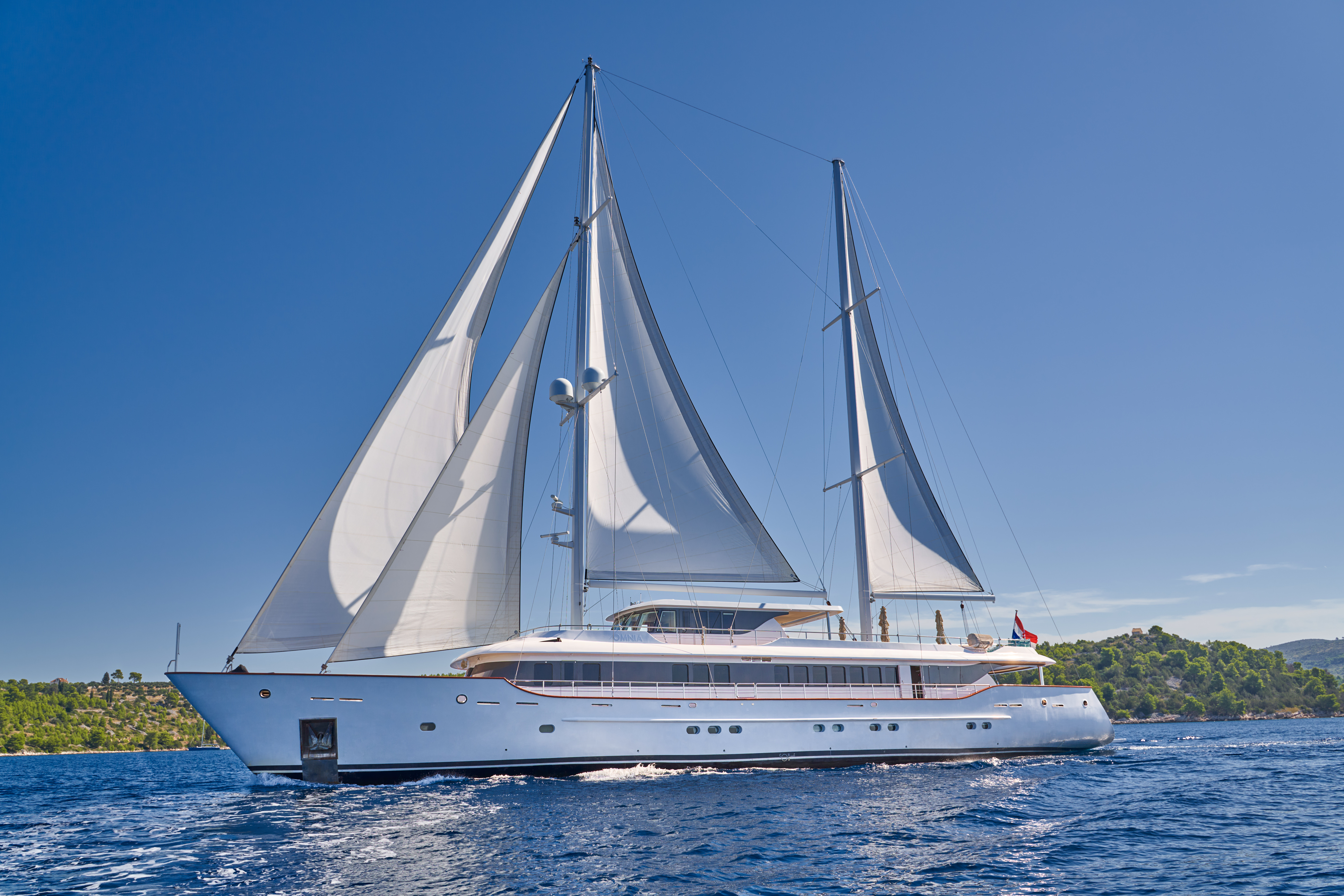 101 Sailing yacht OMNIA.jpg