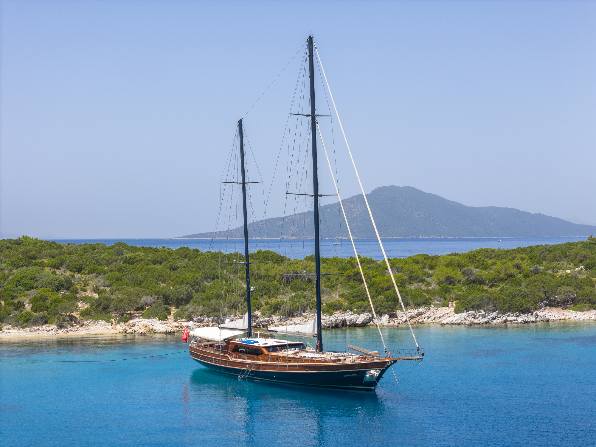 101 Sailing yacht PERFORMANCE FEE.jpg