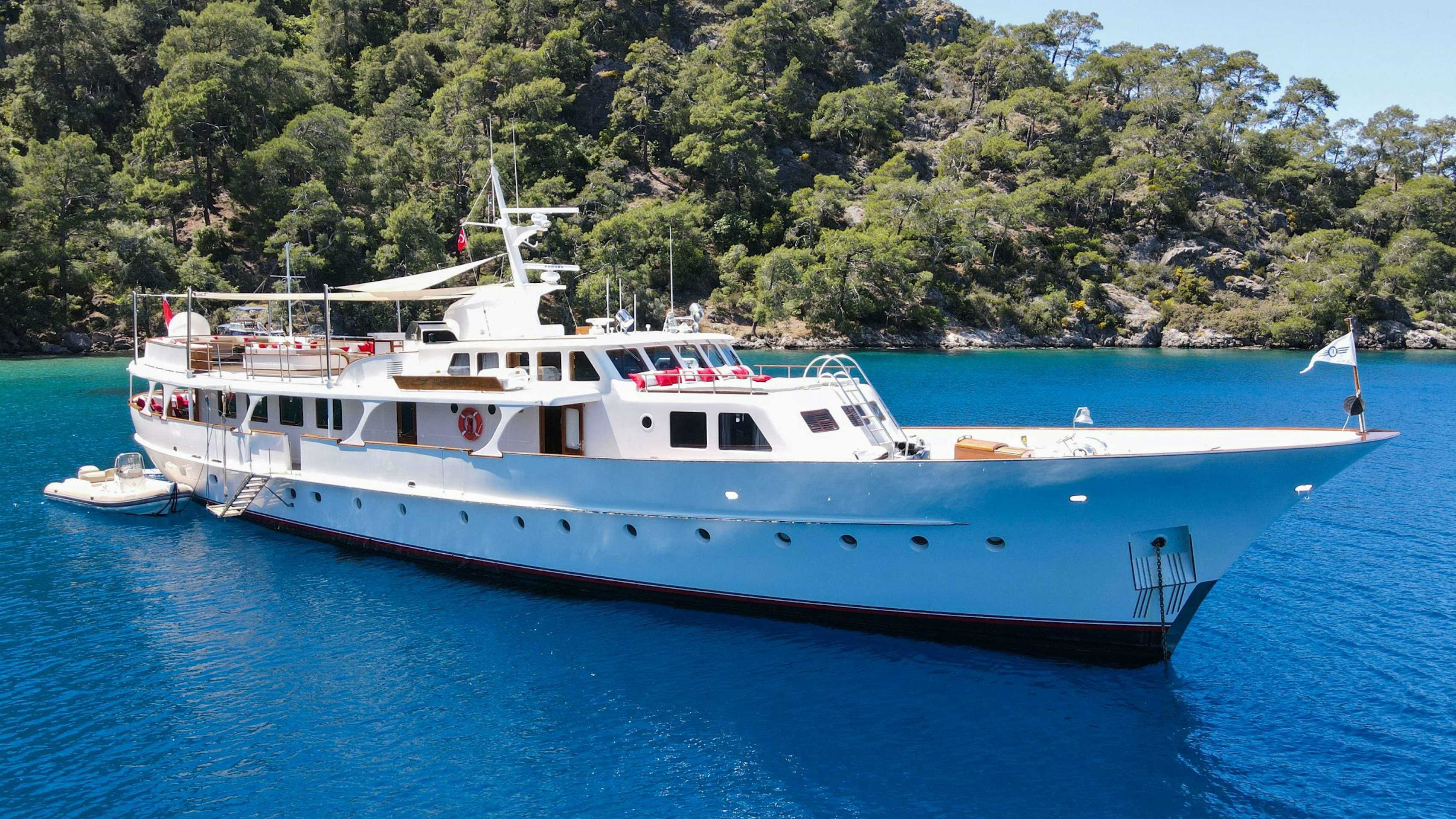 101 Superyacht ALHAMBRA.jpg