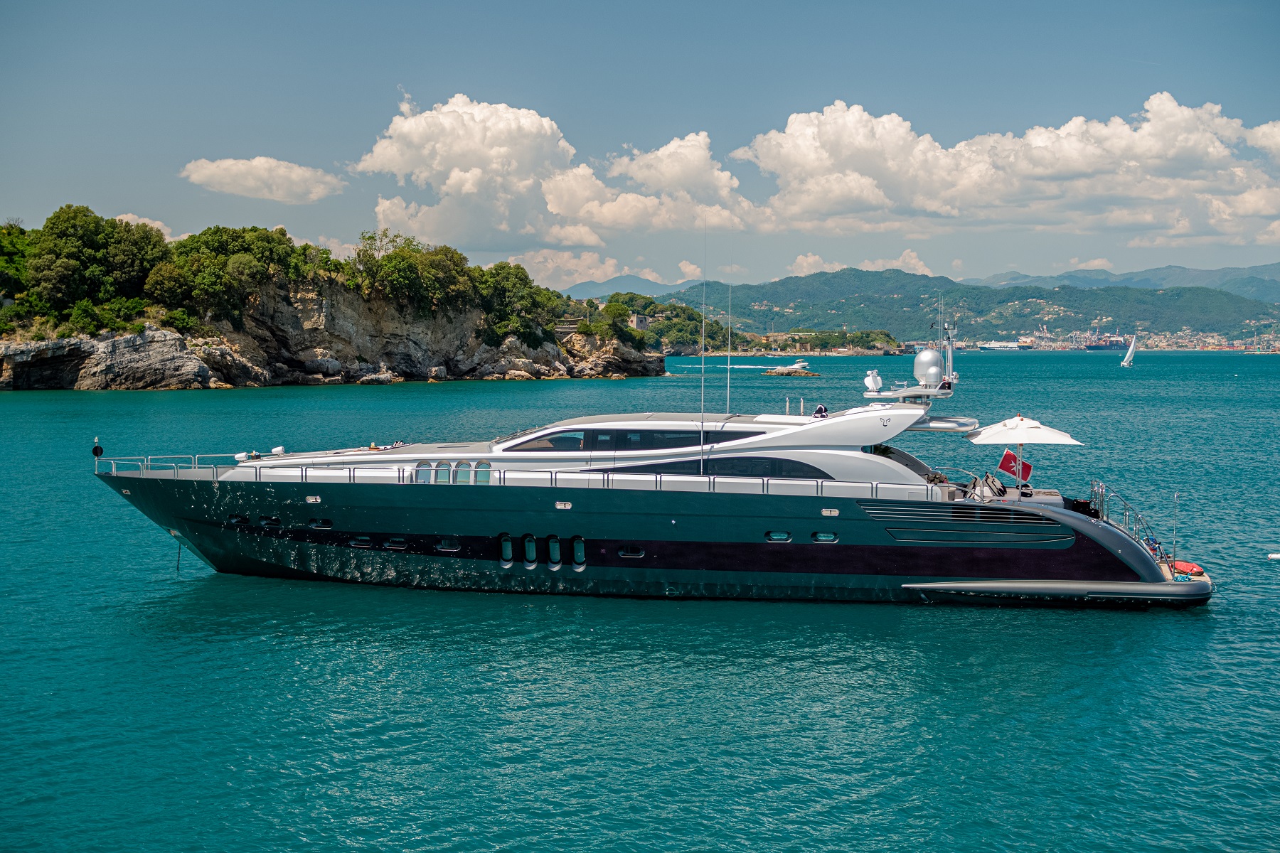 101 Superyacht MANU V.jpg