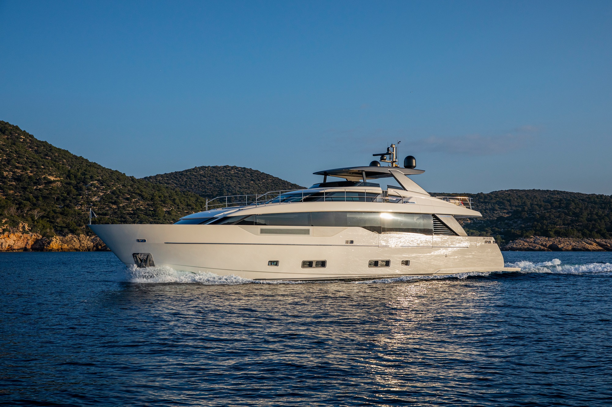 101 Superyacht SEVEN.jpg