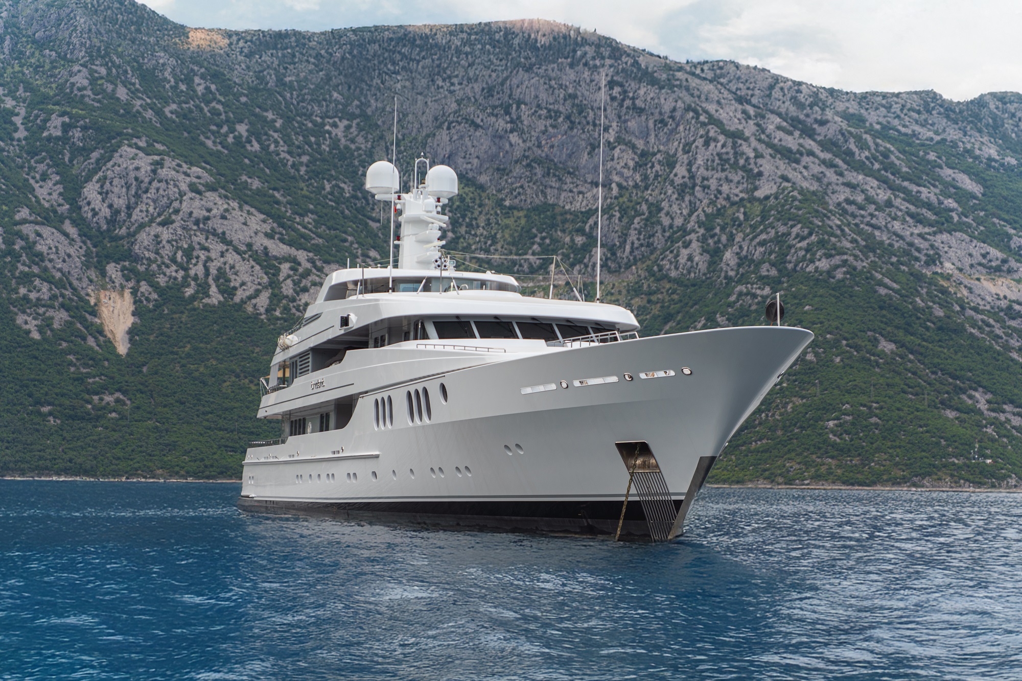 101 Superyacht TRIDENT.jpg