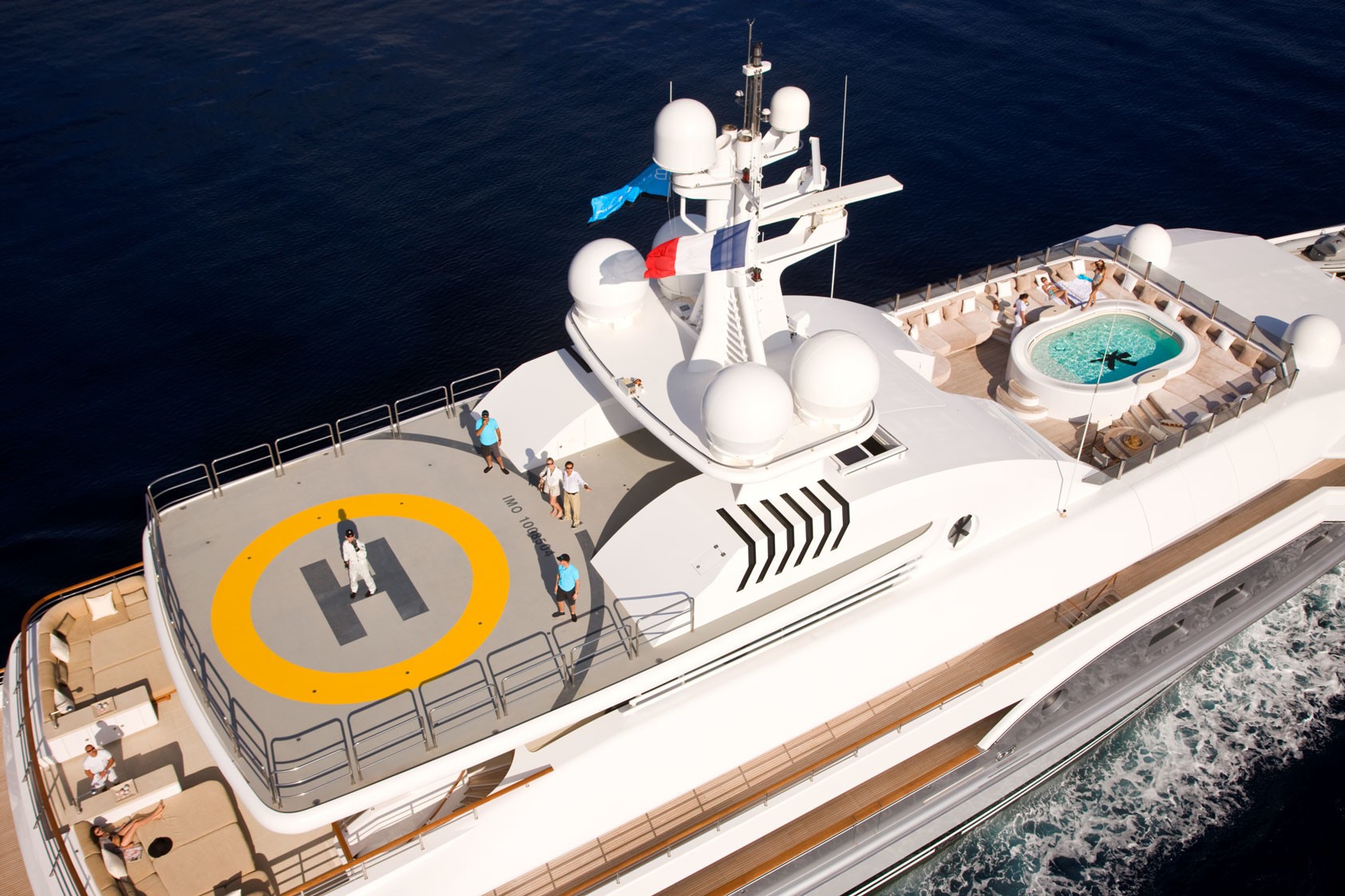 102 Deck helipad.jpg