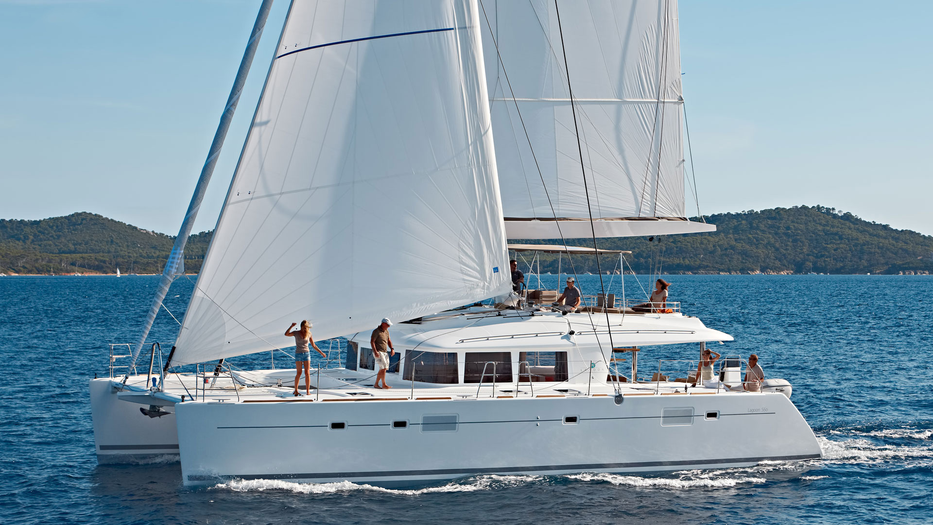 102 Luxury catamaran AURA.jpg