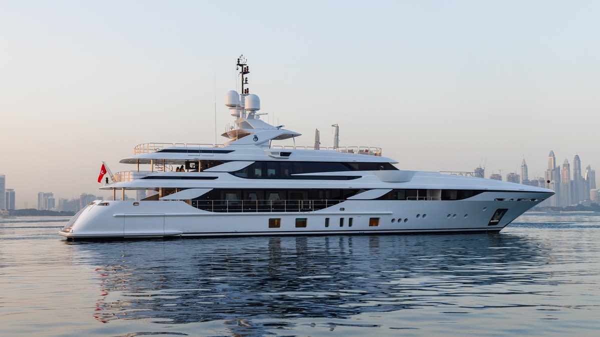 102 Luxury yacht BOMBAY.jpg