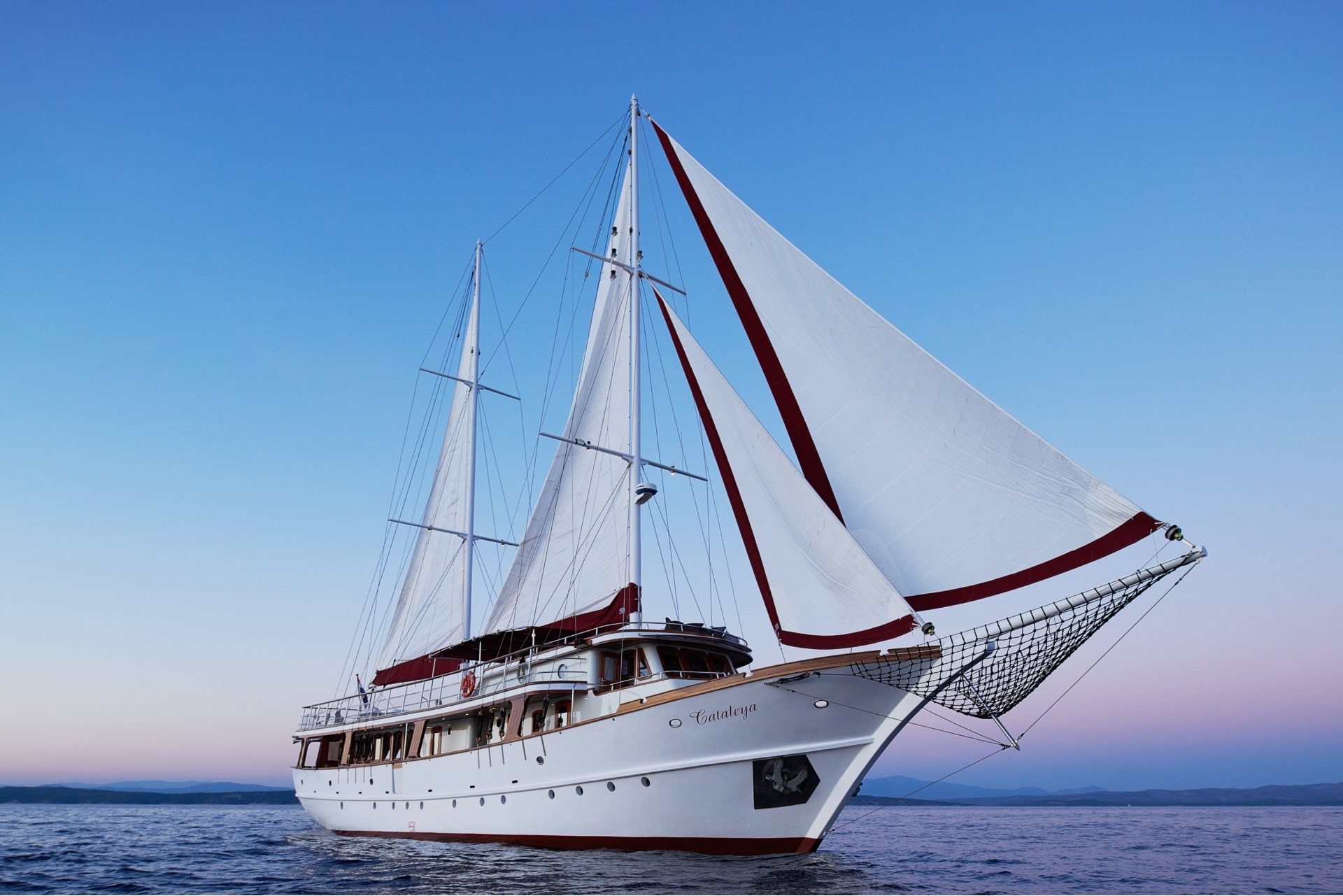 102 Luxury yacht CATALEYA.jpg