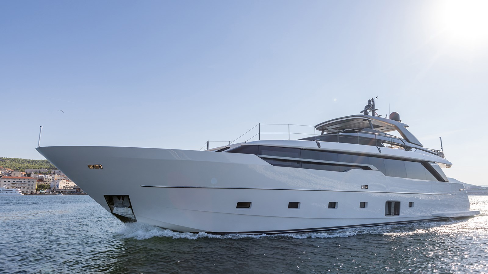 102 Luxury yacht JICJ.jpg