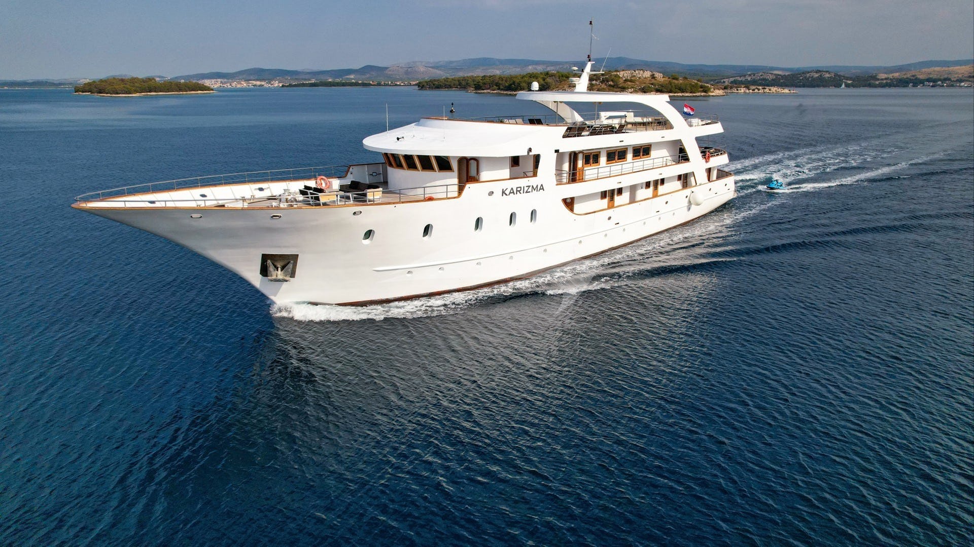 102 Luxury yacht KARIZMA.jpg