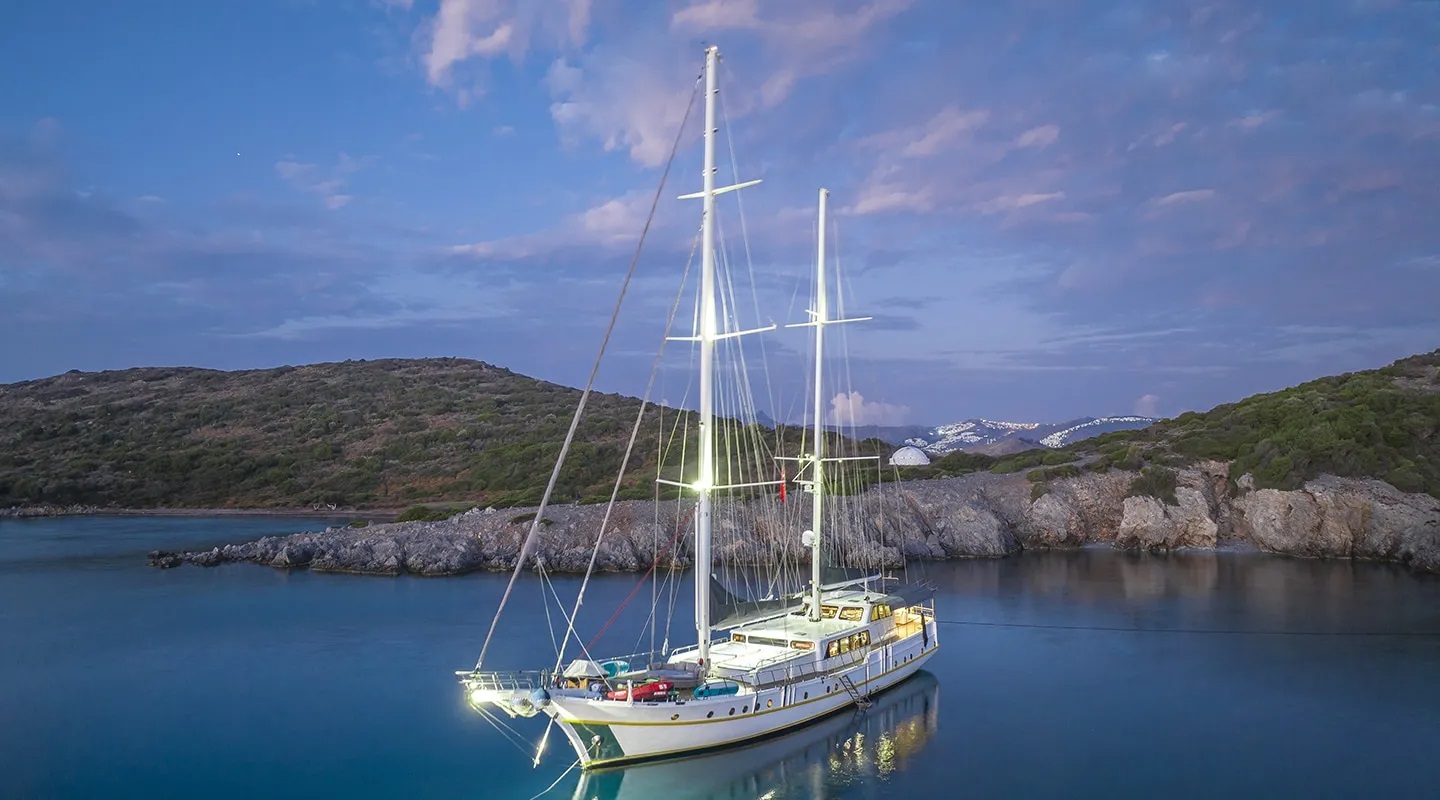 102 Luxury yacht LUCKY YOU.jpg