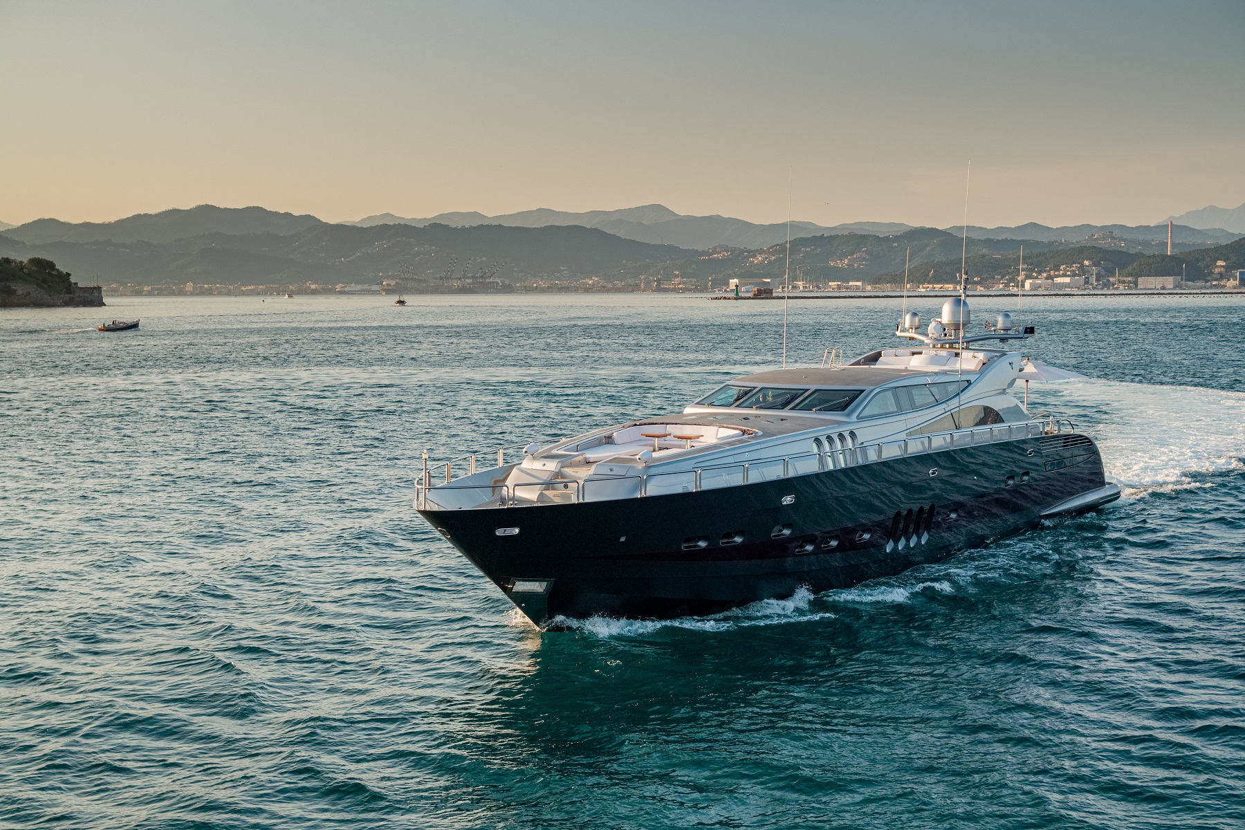102 Luxury yacht MANU V.jpg
