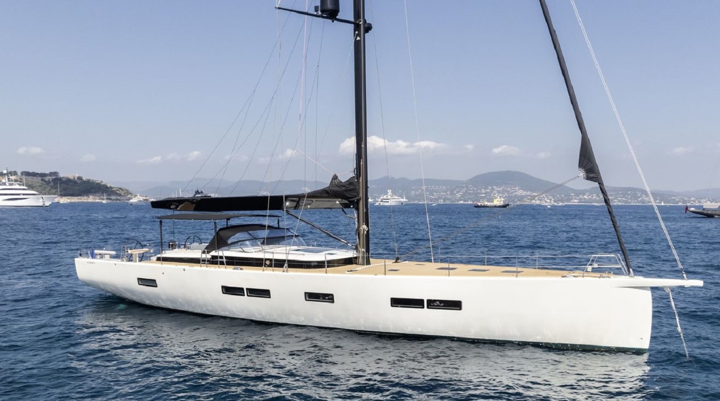 102 Luxury yacht MYSTIC.jpg
