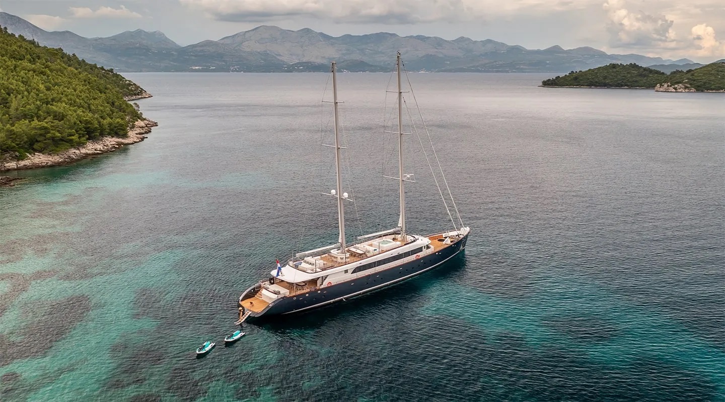 102 Luxury yacht NOCTURNO.jpg