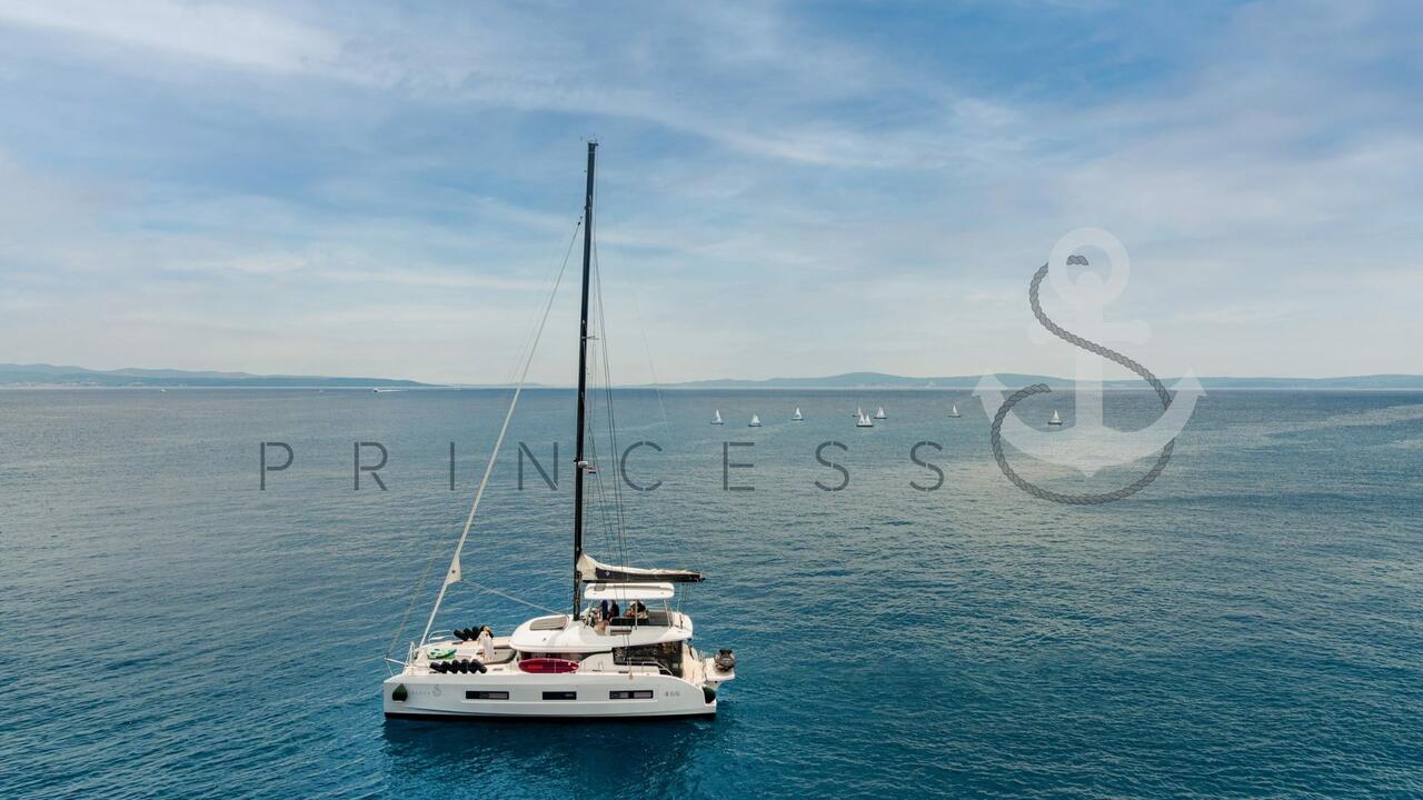 102 Luxury yacht PRINCESS S.jpg