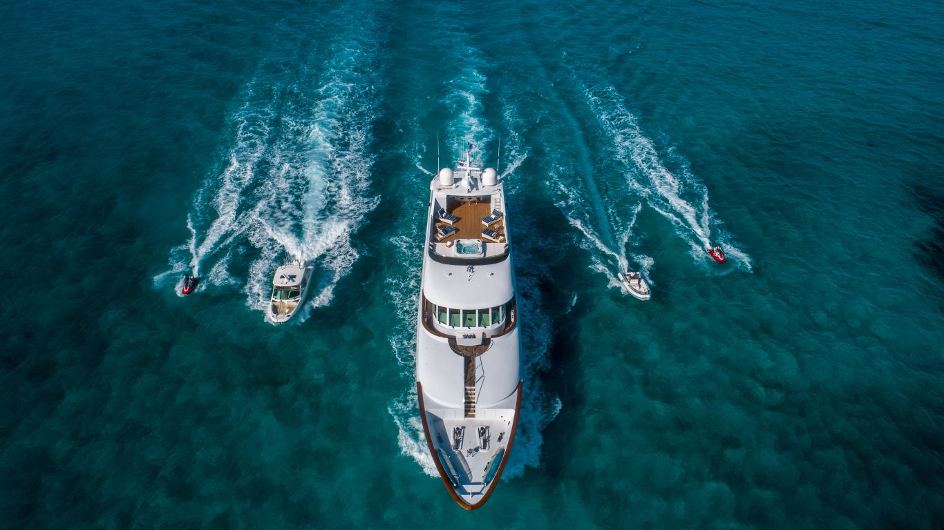 102 Luxury yacht RELENTLESS.jpg