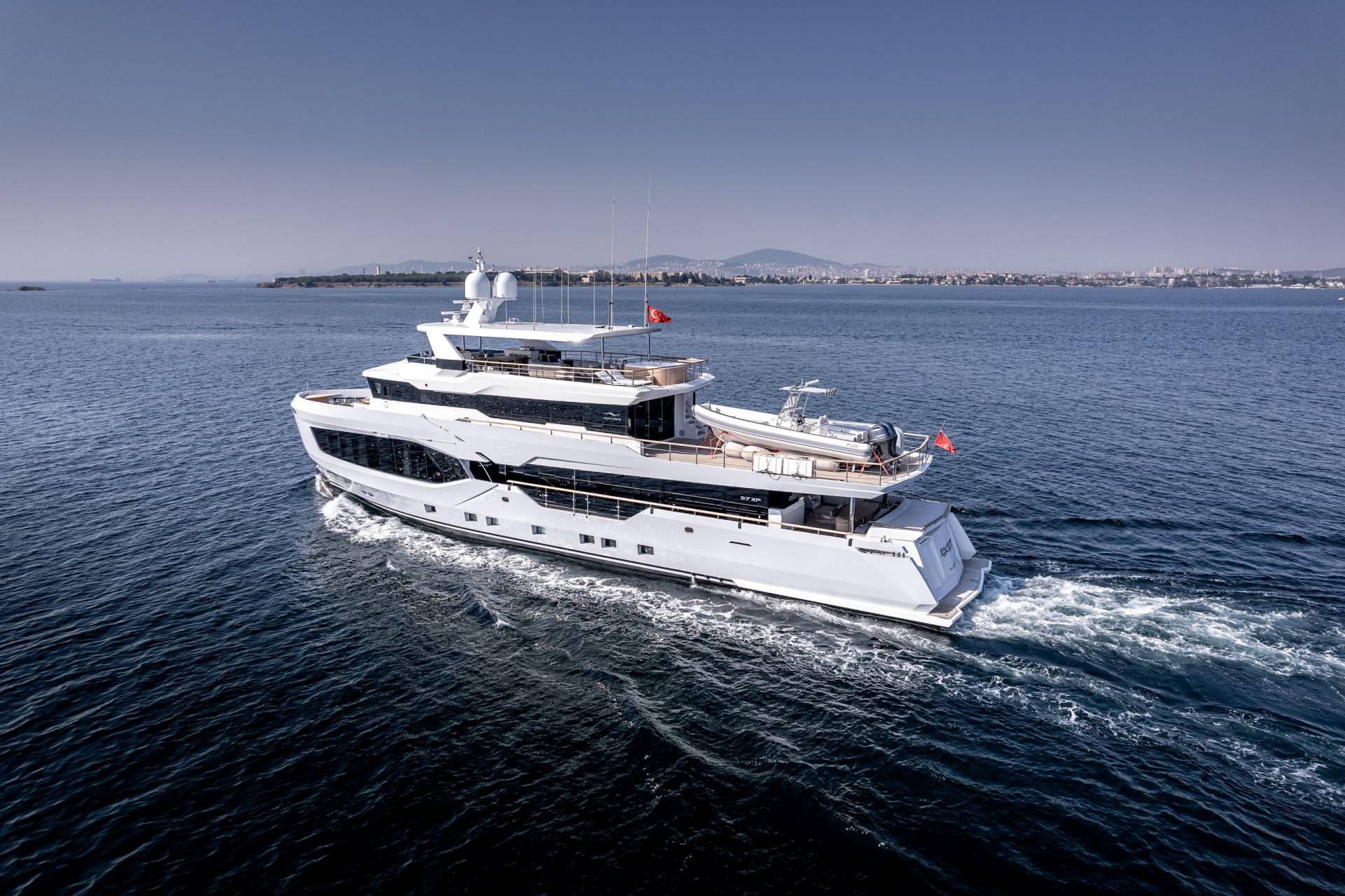 102 Luxury yacht ROCKIT.jpg
