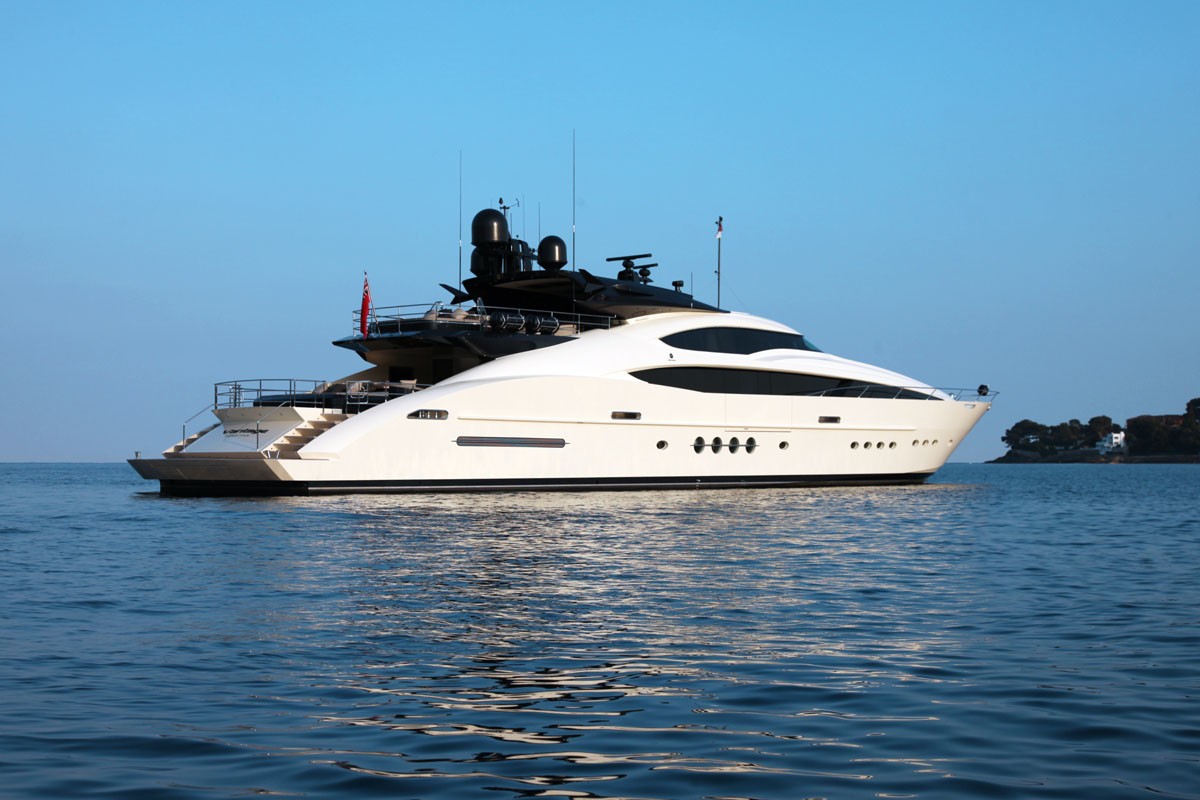 102 Luxury yacht from PALMER JOHNSON.jpg