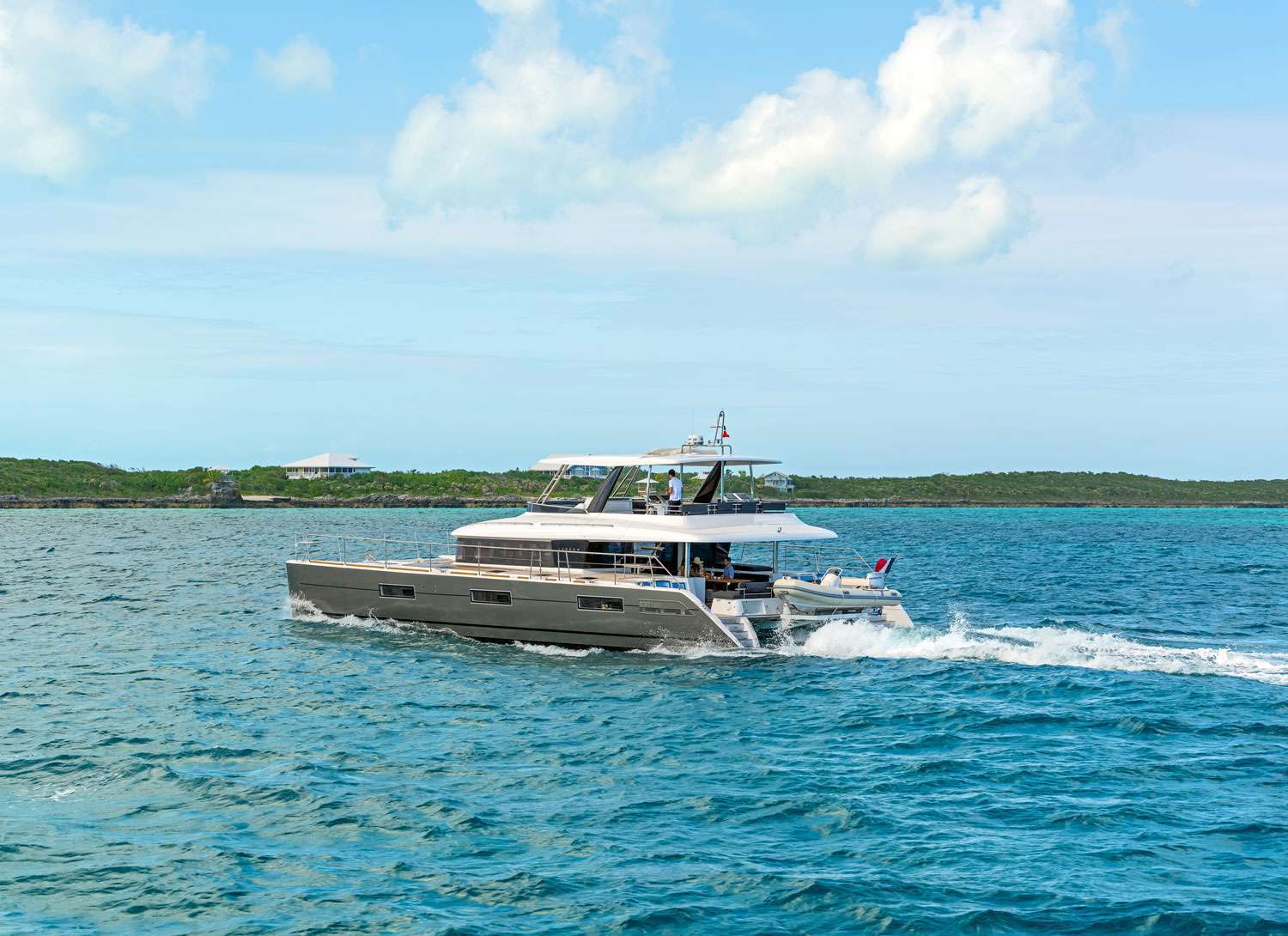 102 Motor Catamaran ULTRA 64.jpg