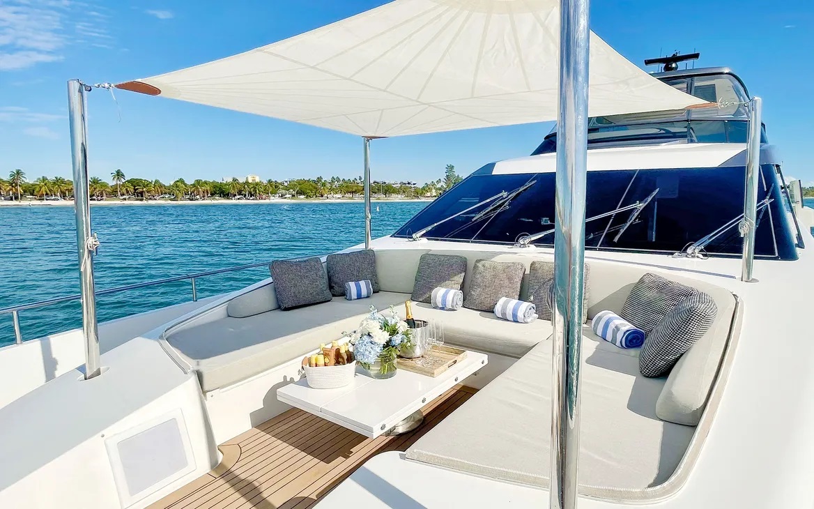102 Motor yacht C-DAZE.jpg