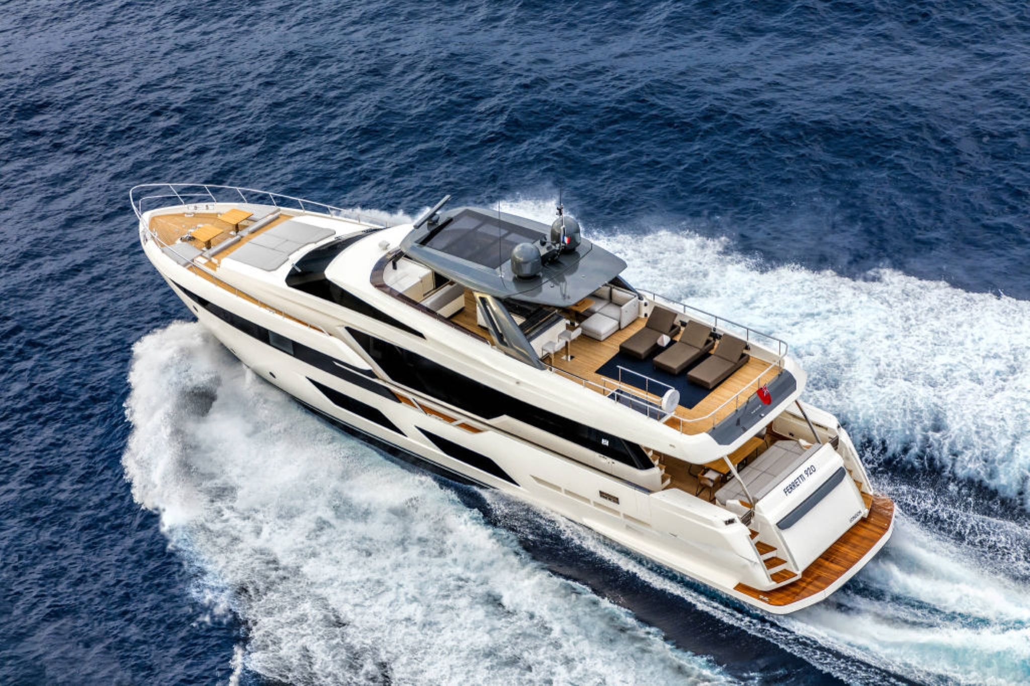 102 Motor yacht DADDY'S DREAM II (sistership).jpg