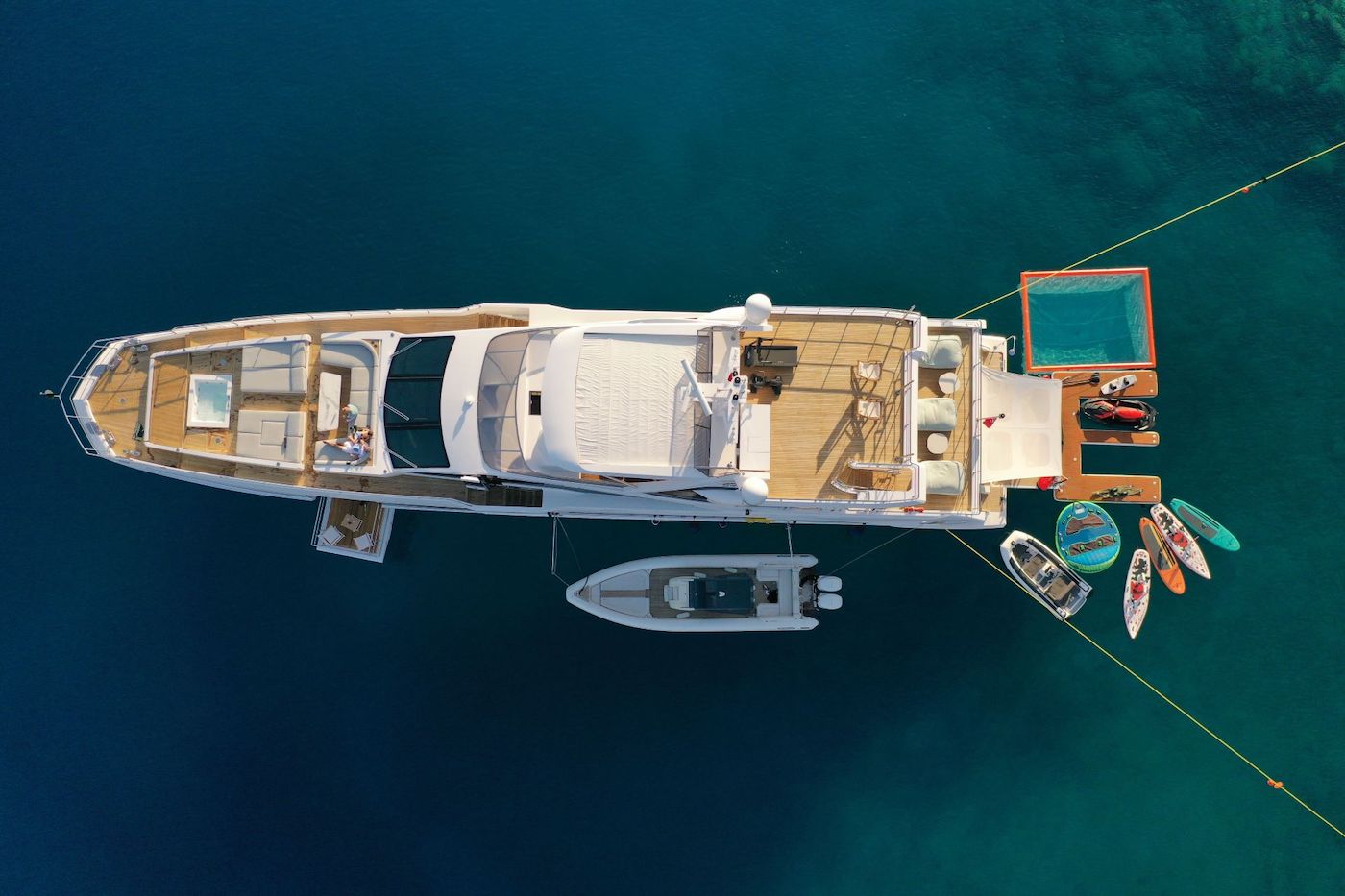 102 Motor yacht LOVE T.jpg