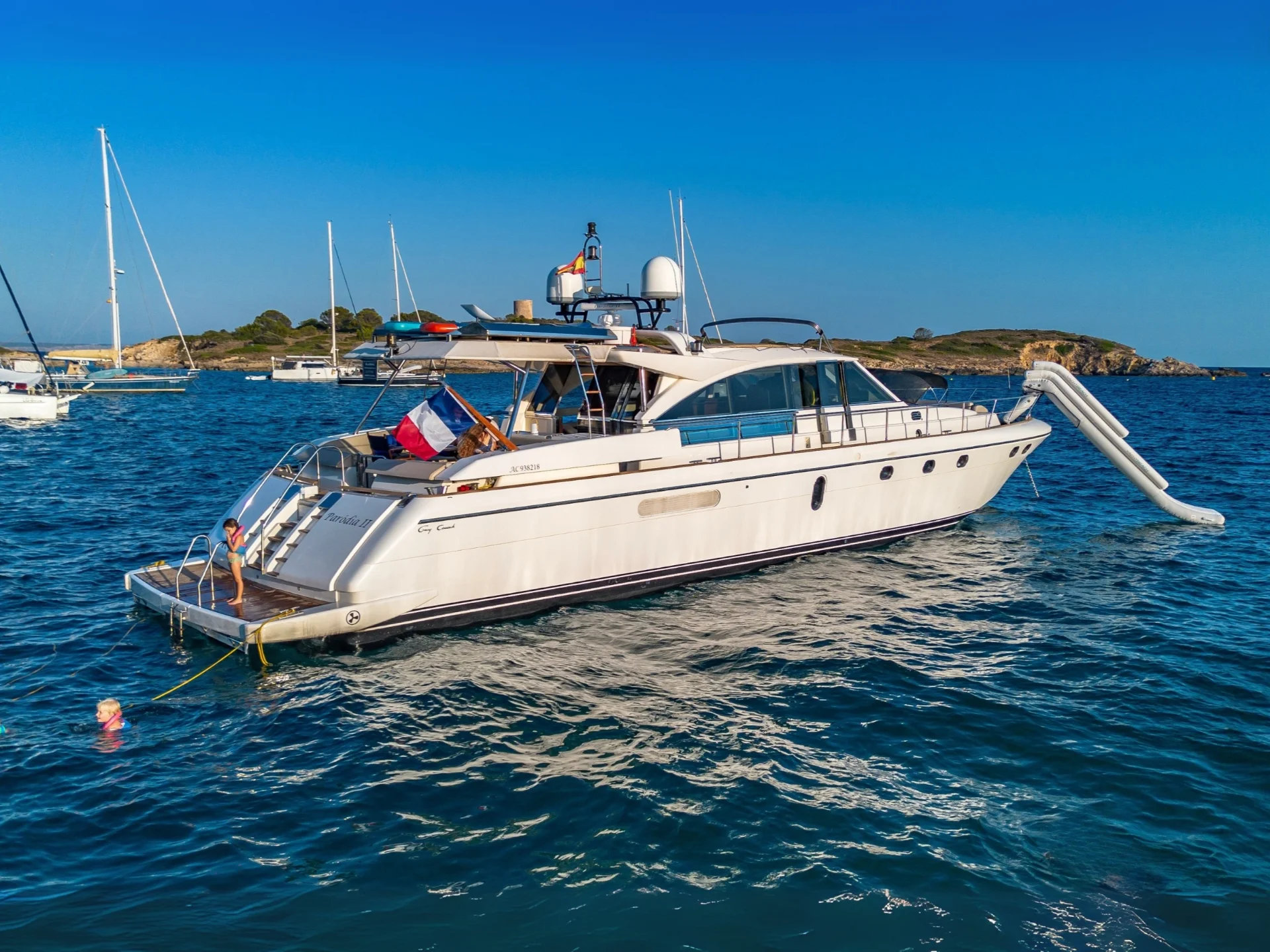 102 Motor yacht PARODIA 09.jpg