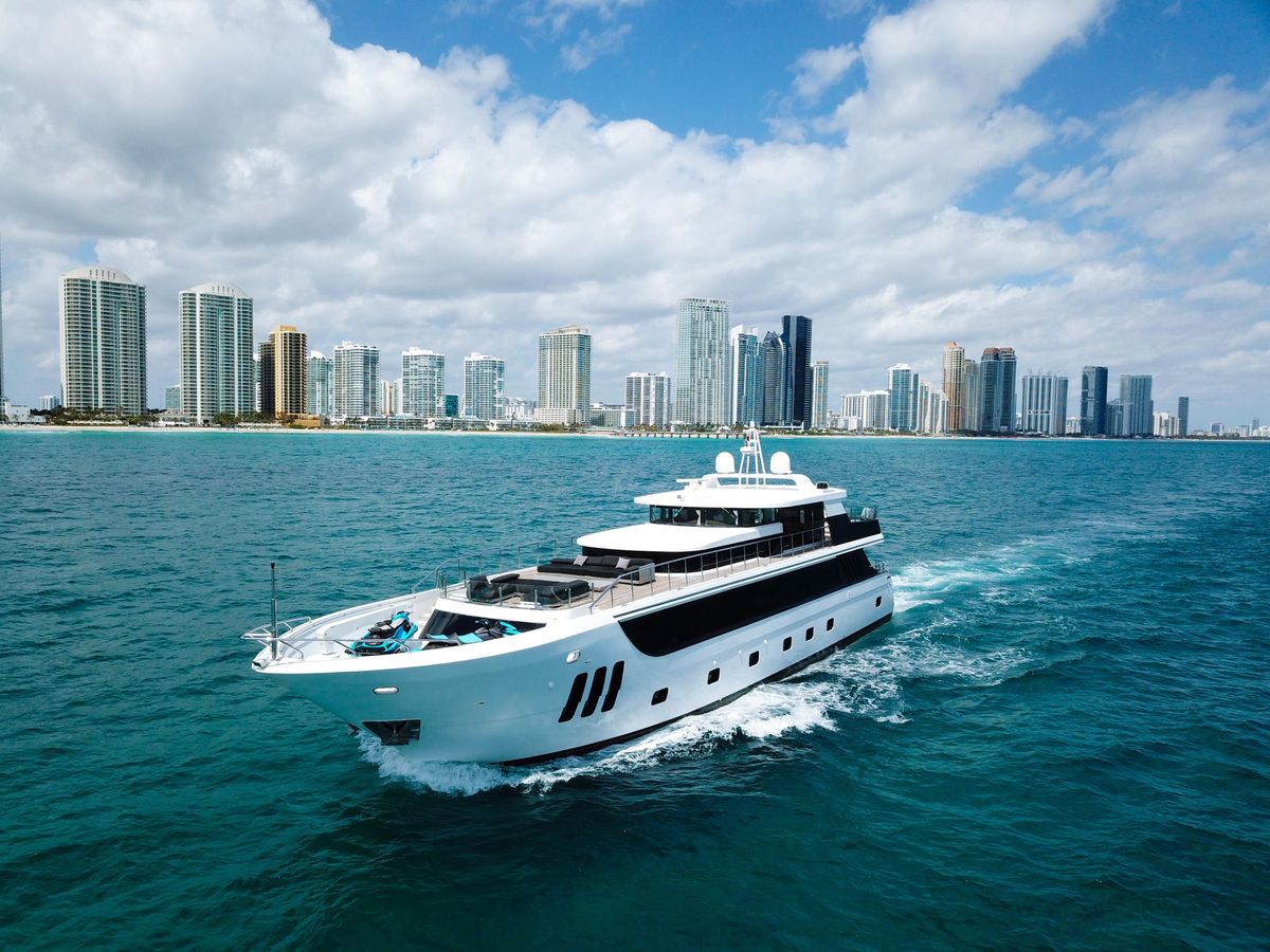 102 Motor yacht PRIVILEGE.jpg