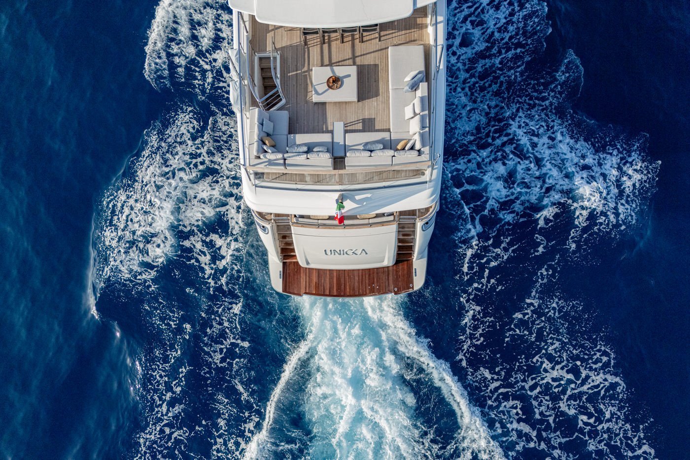 102 Motor yacht UNICKA.jpg