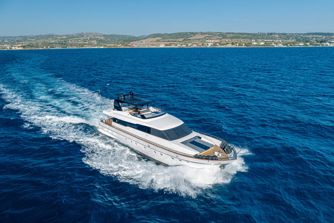 102 Motor yacht WHITEHAVEN.jpg