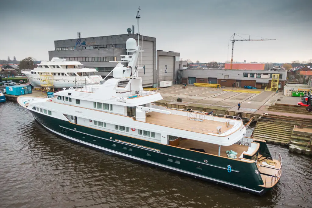 102 Super yacht EMERALD.png