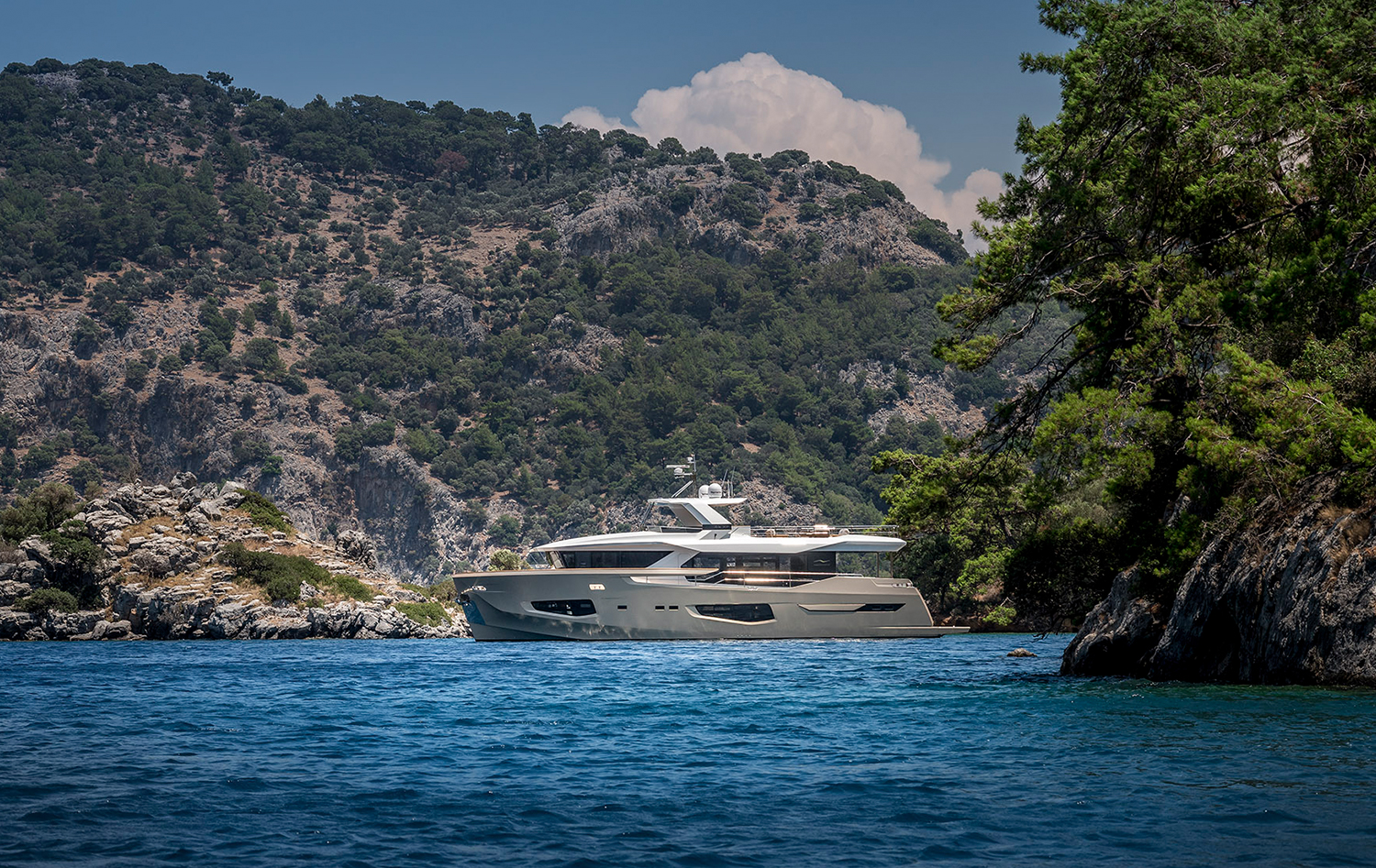 102 Super yacht MAORIA (sistership).jpg