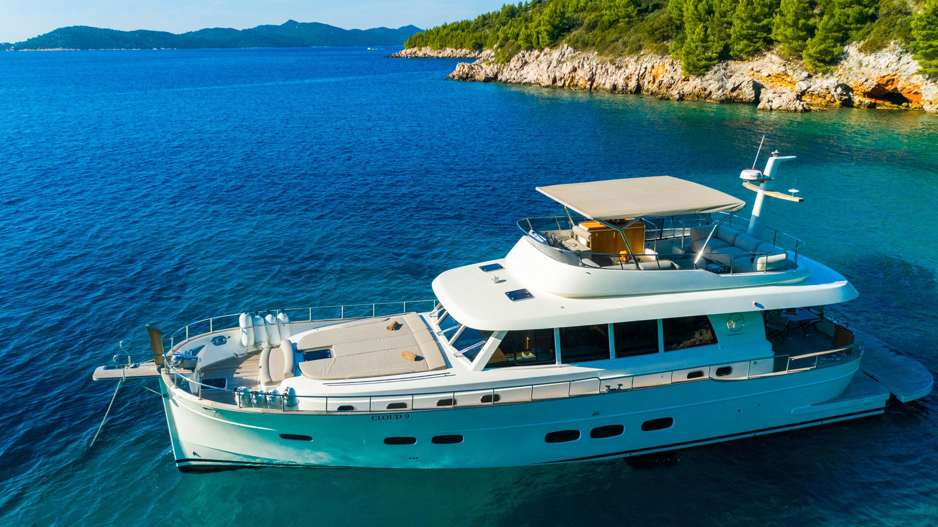 102 Superyacht CLOUD 9.jpg