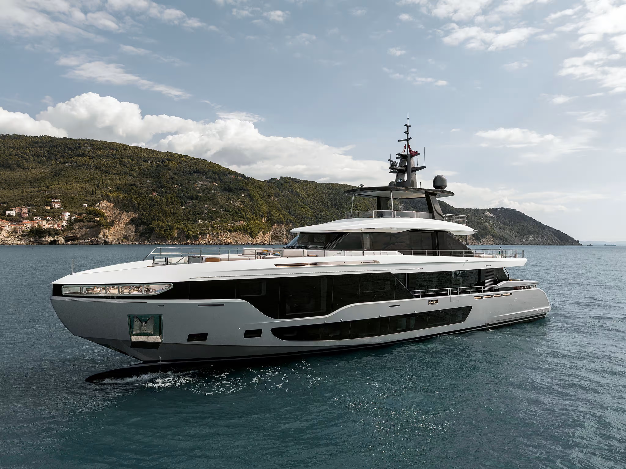 102 Superyacht LUZ DE MAR.jpg