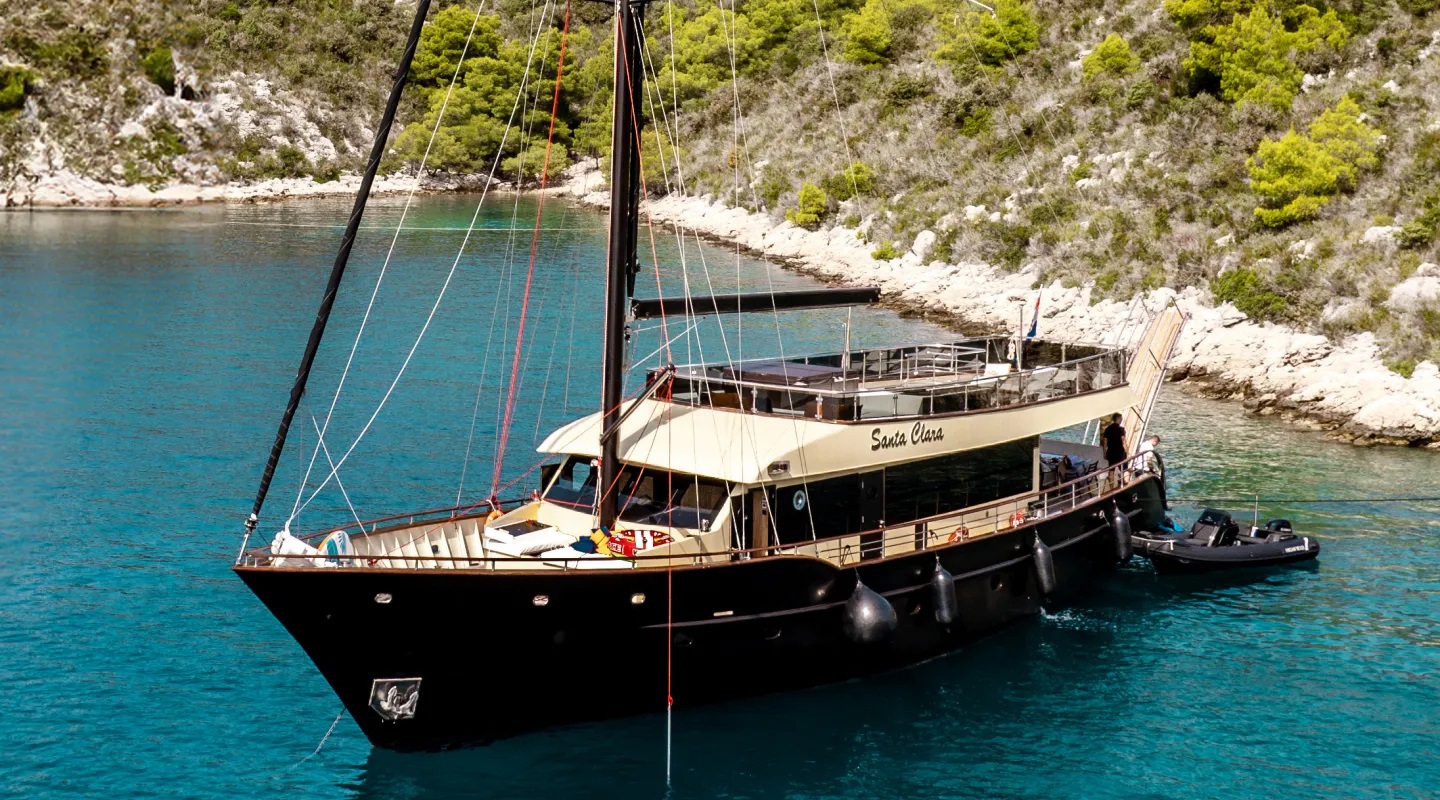 102 Superyacht SANTA CLARA.jpg