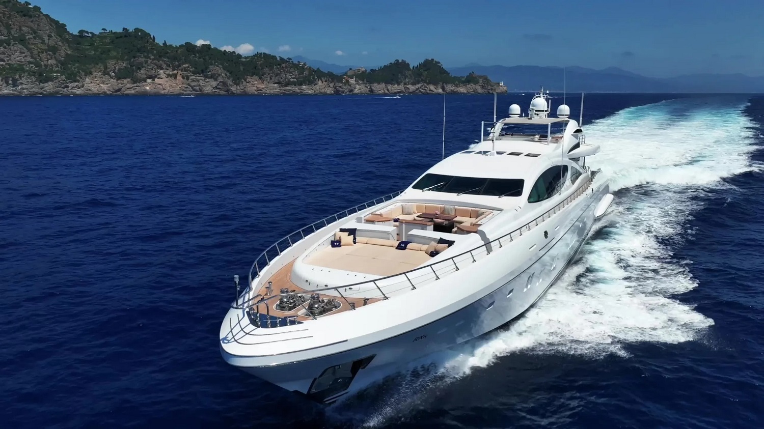 102 Superyacht from MANGUSTA.jpg
