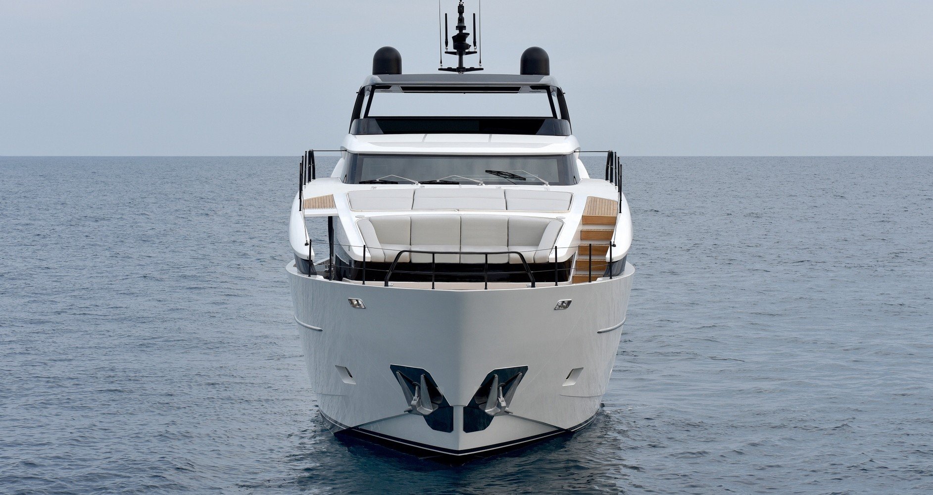 103 Bow view of motor yacht CATCH ME (sisteship).jpg