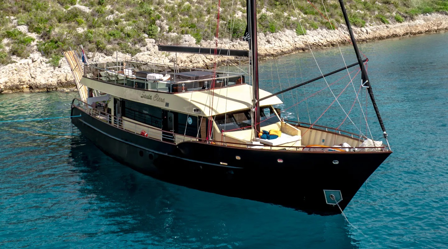 103 Luxury yacht SANTA CLARA.jpg