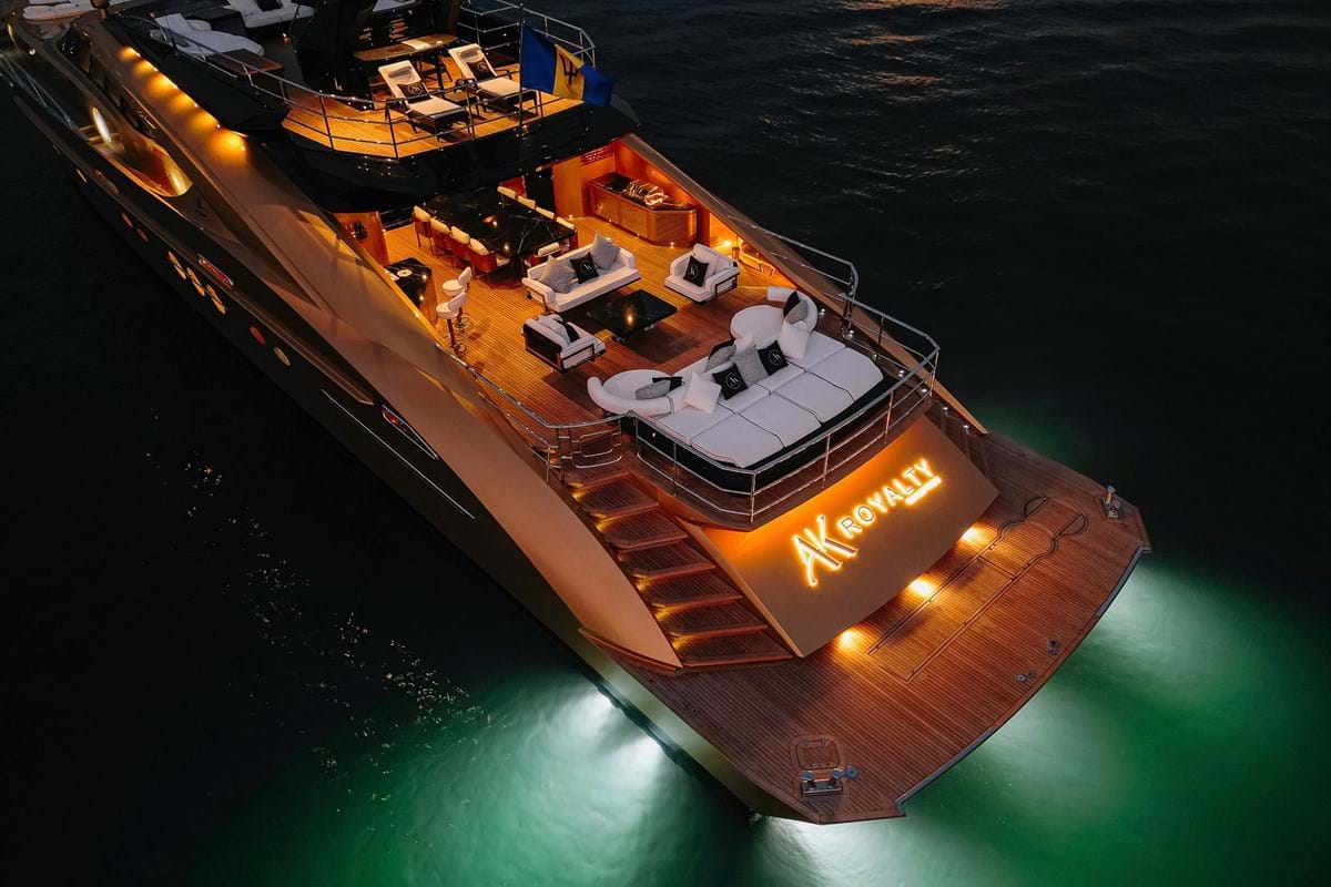 103 Motor yacht 42M PALMER JOHNSON.jpg
